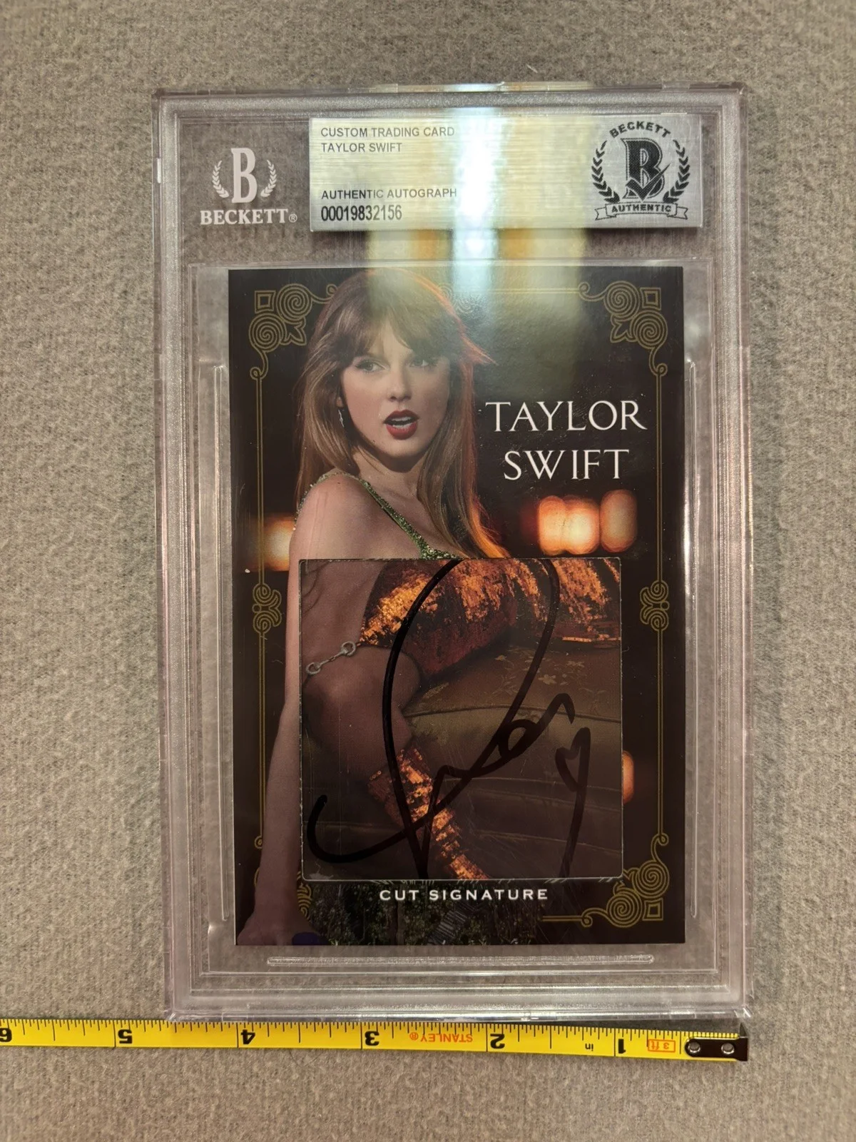 TAYLOR SWIFT BGS BECKETT SLAB CARD Cut Signature Autograph auto, image 5