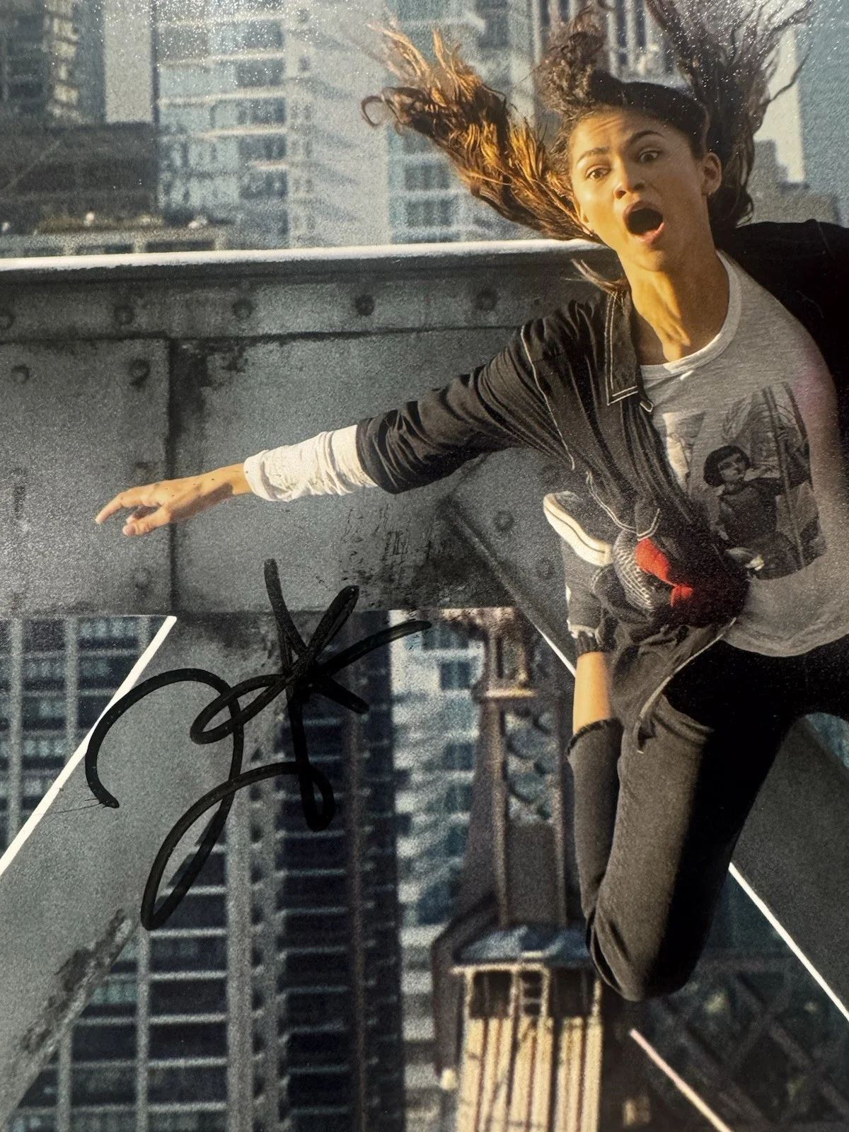ZENDAYA SIGNED 16X20 MJ SPIDERMAN PHOTO AUTO FAR FROM HOME BECKETT BAS COA, image 2
