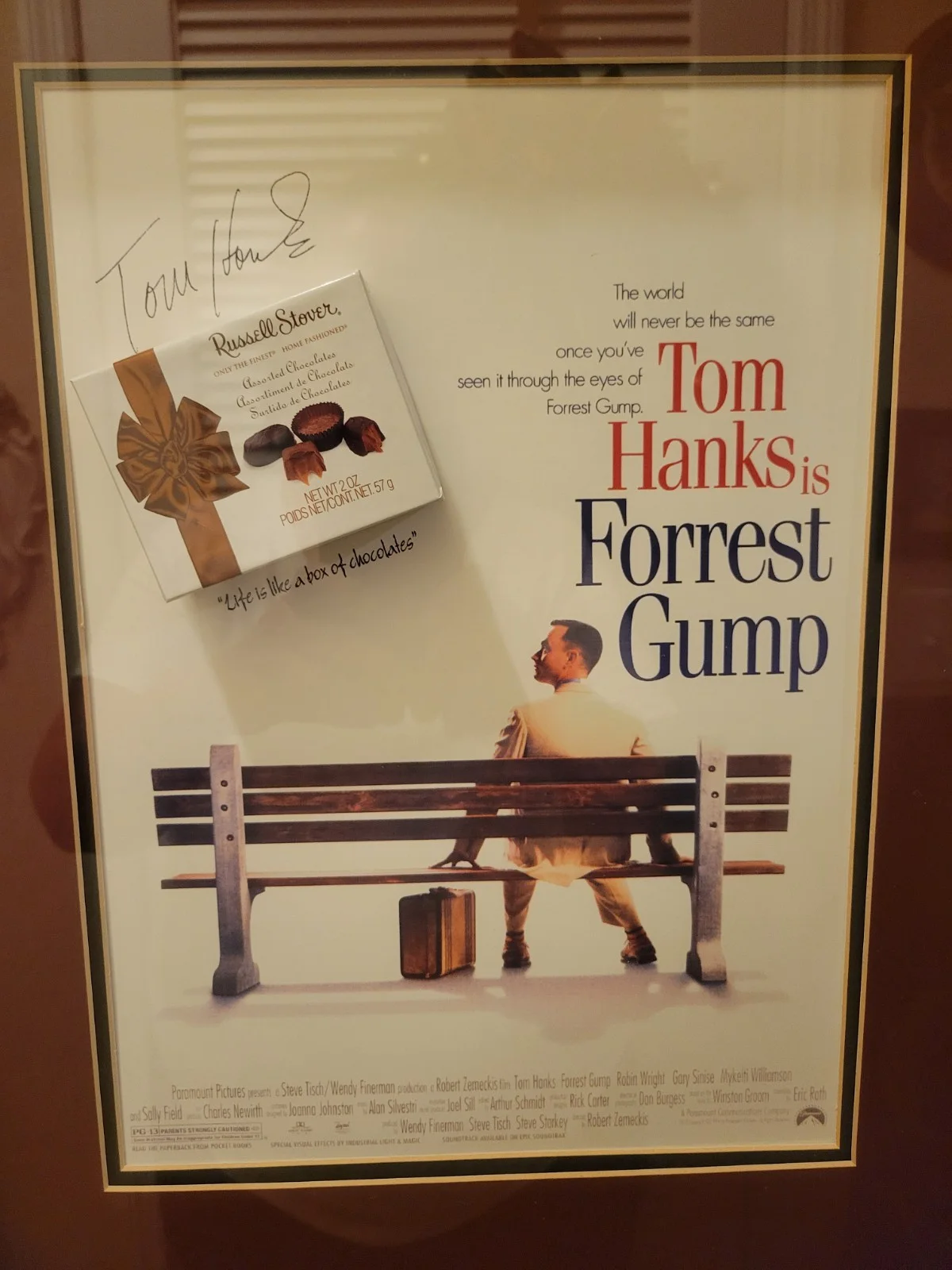 Tom Hanks — Forest Gump 22" x 17.75" Framed/Matted Signed Poster with a Box of Chocolates, изображение 4