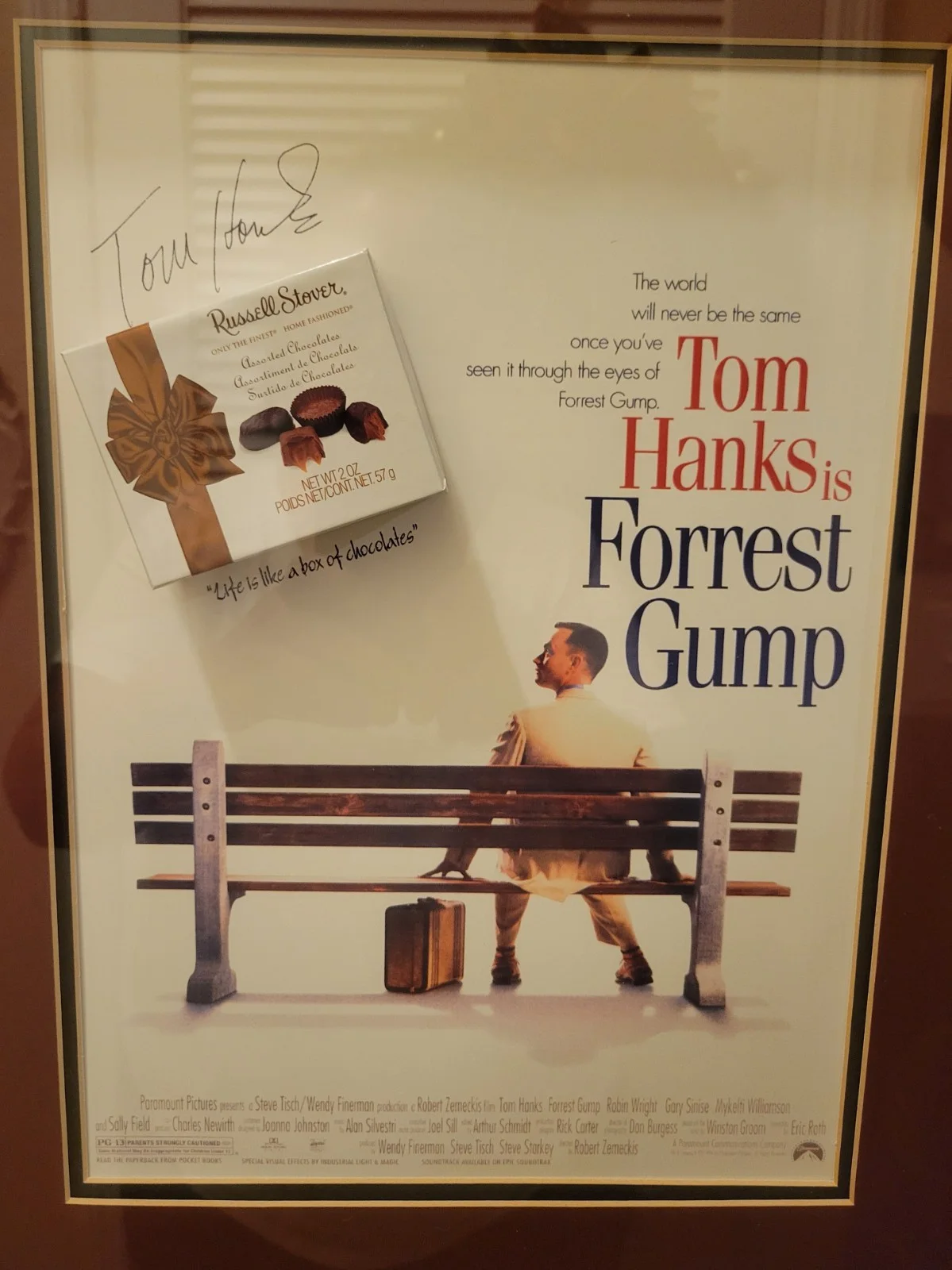 Tom Hanks — Forest Gump 22" x 17.75" Framed/Matted Signed Poster with a Box of Chocolates, изображение 5