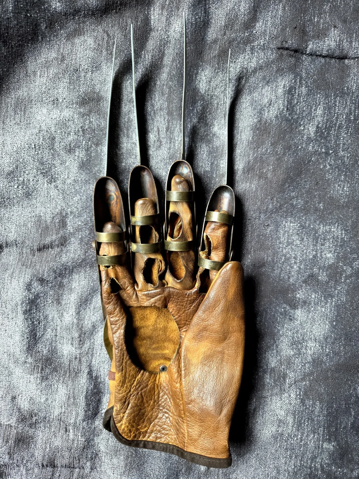 Patricia Arquette — Patricia Arquette Signed Nightmare On Elm Street 3 Freddy Krueger Glove JSA COA+, изображение 4