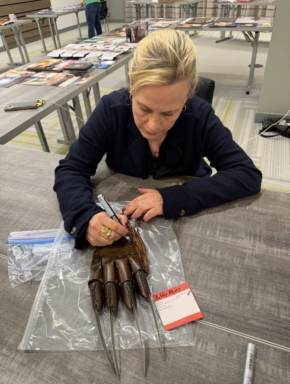 Patricia Arquette — Patricia Arquette Signed Nightmare On Elm Street 3 Freddy Krueger Glove JSA COA+, изображение 5