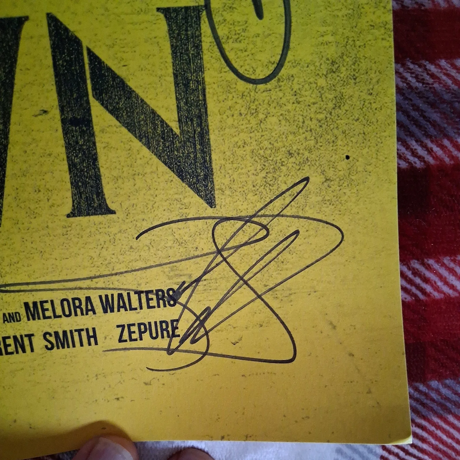 Shinedown signed ATTENTION 18x24 autographed Yellow Poster, изображение 4