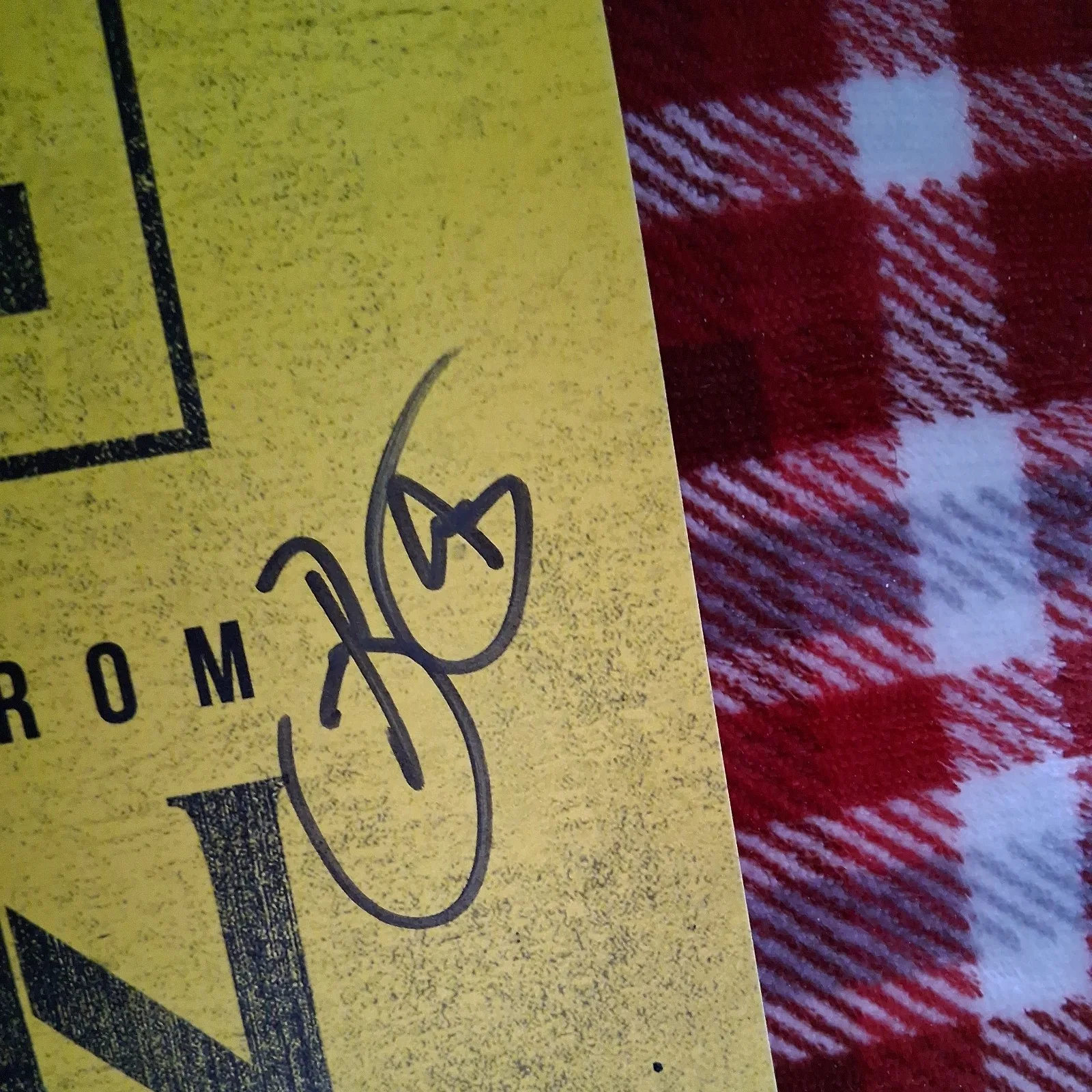 Shinedown signed ATTENTION 18x24 autographed Yellow Poster, изображение 5