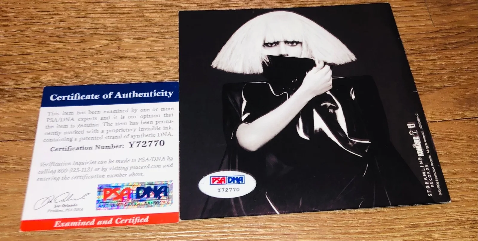 Lady Gaga The Fame Monster Signed CD Cover PSA COA, изображение 2