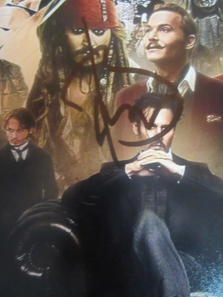 JOHNNY DEPP — JOHNNY DEPP HAND SIGNED 8X10 PICTURED MANY ROLES AND HIS LEGEND AUTOGRAPH COA 2, изображение 2