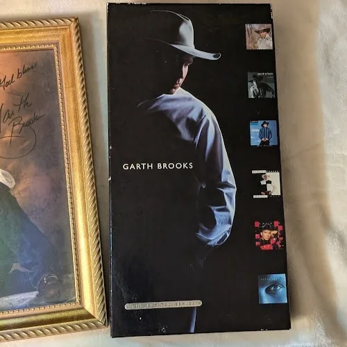 Garth Brooks The Limited Series + Autograph Pic, image 3