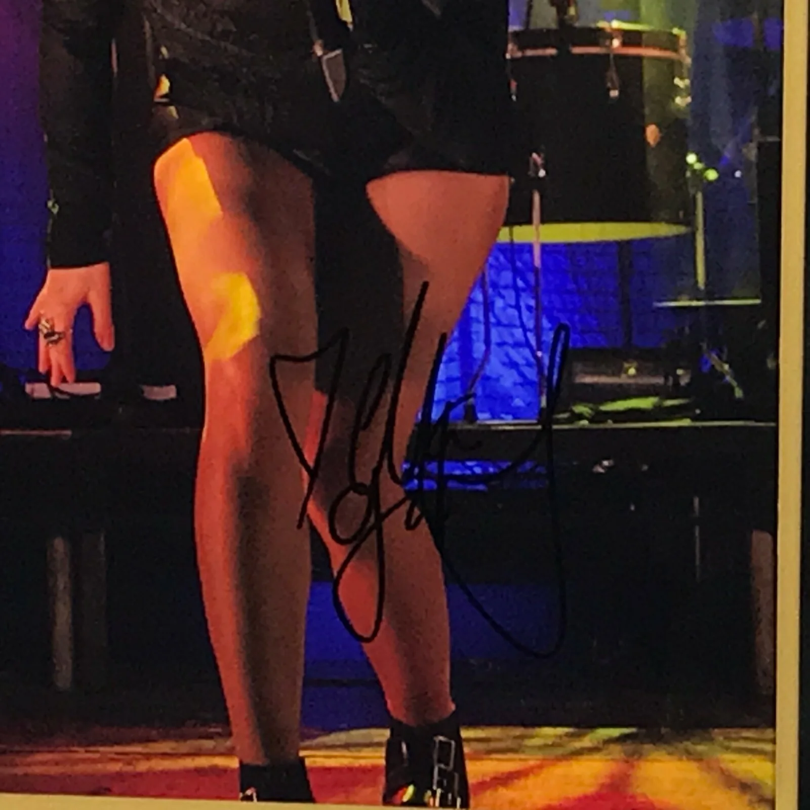 Ellie Goulding Signed Photo Famous Memorabilia LaserCut Framed Display 27x20 COA, image 2