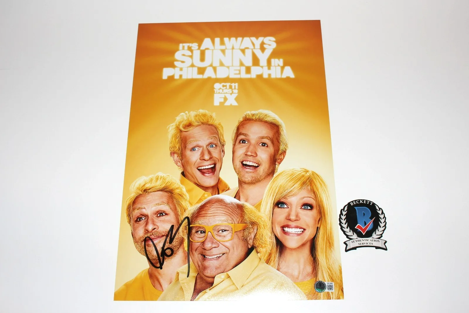 Charlie Day — CHARLIE DAY SIGNED IT'S ALWAYS SUNNY IN PHILADELPHIA 12x18 SHOW POSTER 2 BECKETT, изображение 2