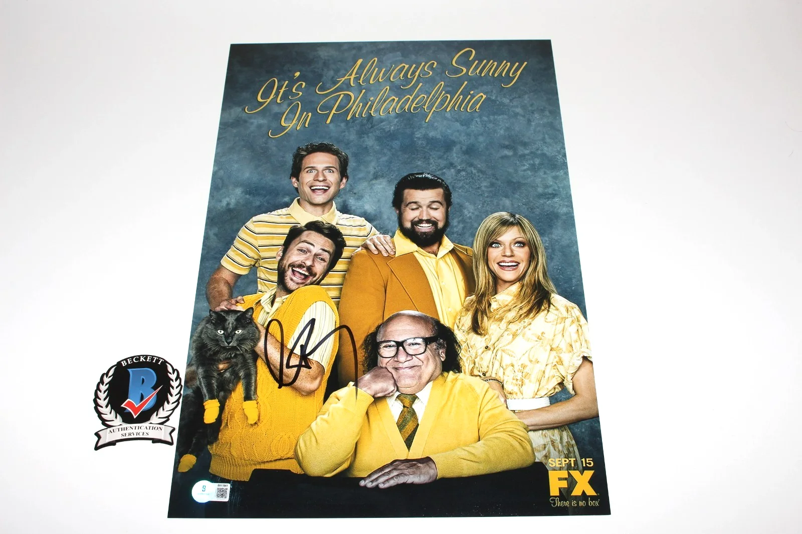 Charlie Day — CHARLIE DAY SIGNED IT'S ALWAYS SUNNY IN PHILADELPHIA 12x18 SHOW POSTER 1 BECKETT, изображение 3