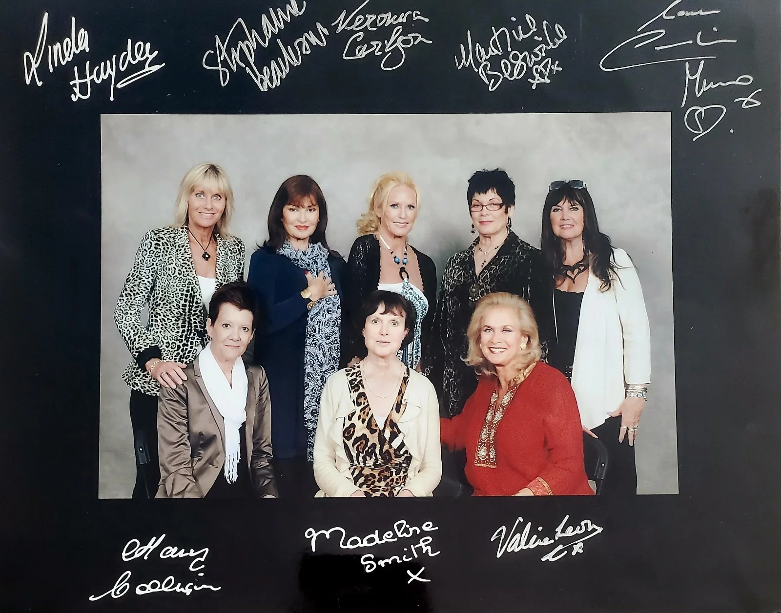 BOND/HORROR GIRLS AUTOGRAPHED 10"x8"s - PALUZZI, BESWICK, CARLSON, HAYDEN, MUNRO, изображение 2