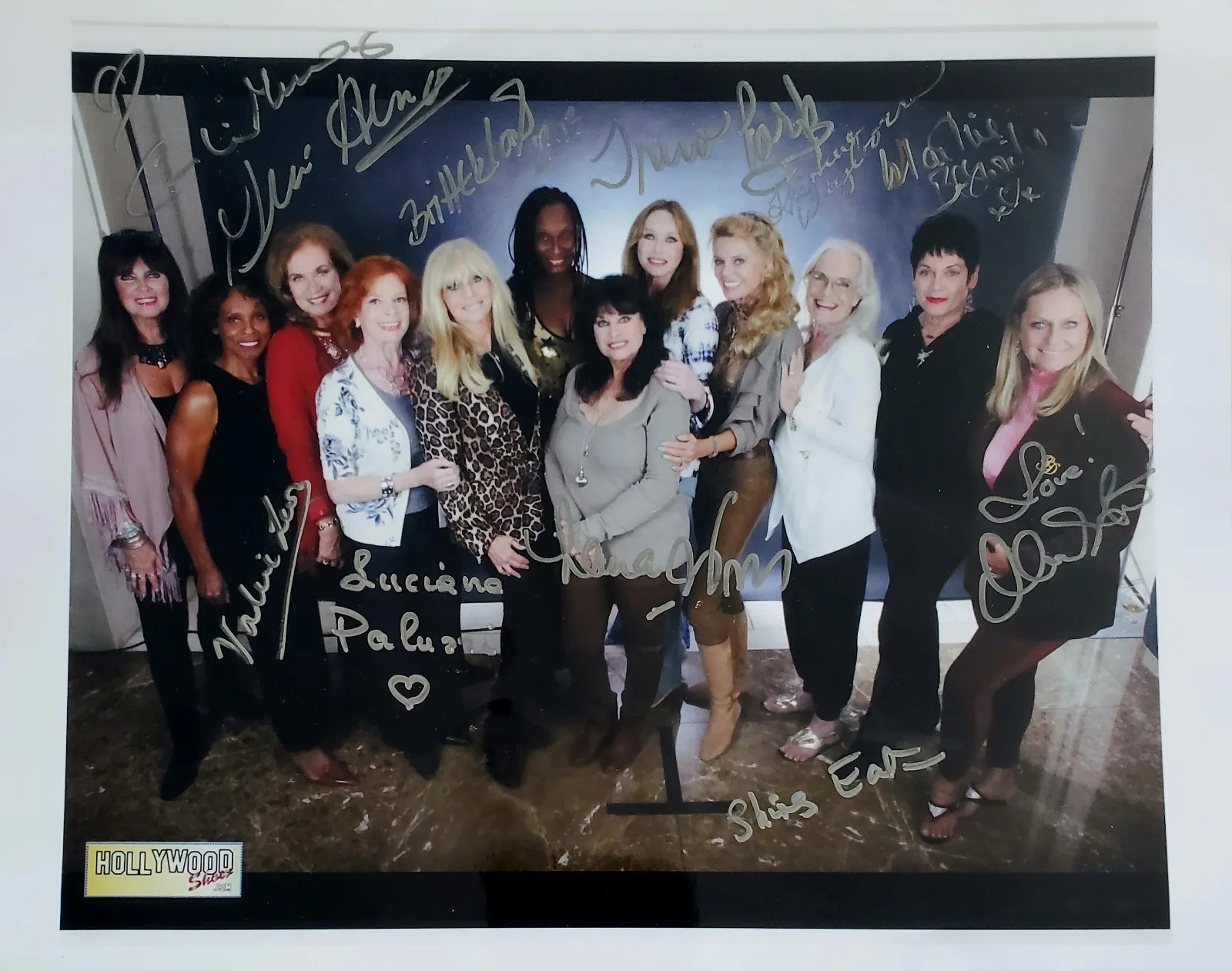 BOND/HORROR GIRLS AUTOGRAPHED 10"x8"s - PALUZZI, BESWICK, CARLSON, HAYDEN, MUNRO, изображение 3