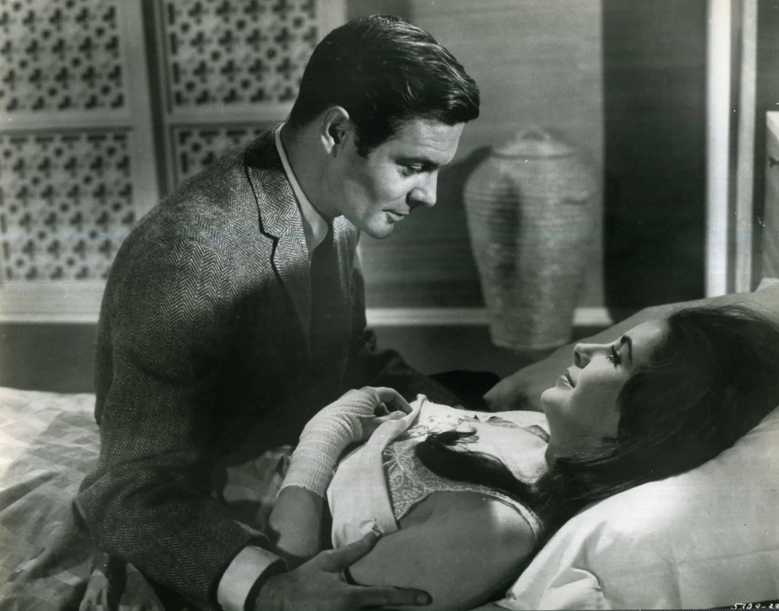 V.I.P.s 1963 Elizabeth Taylor, Richard Burton, Orson Welles ORIGINAL PRESS KIT, image 3