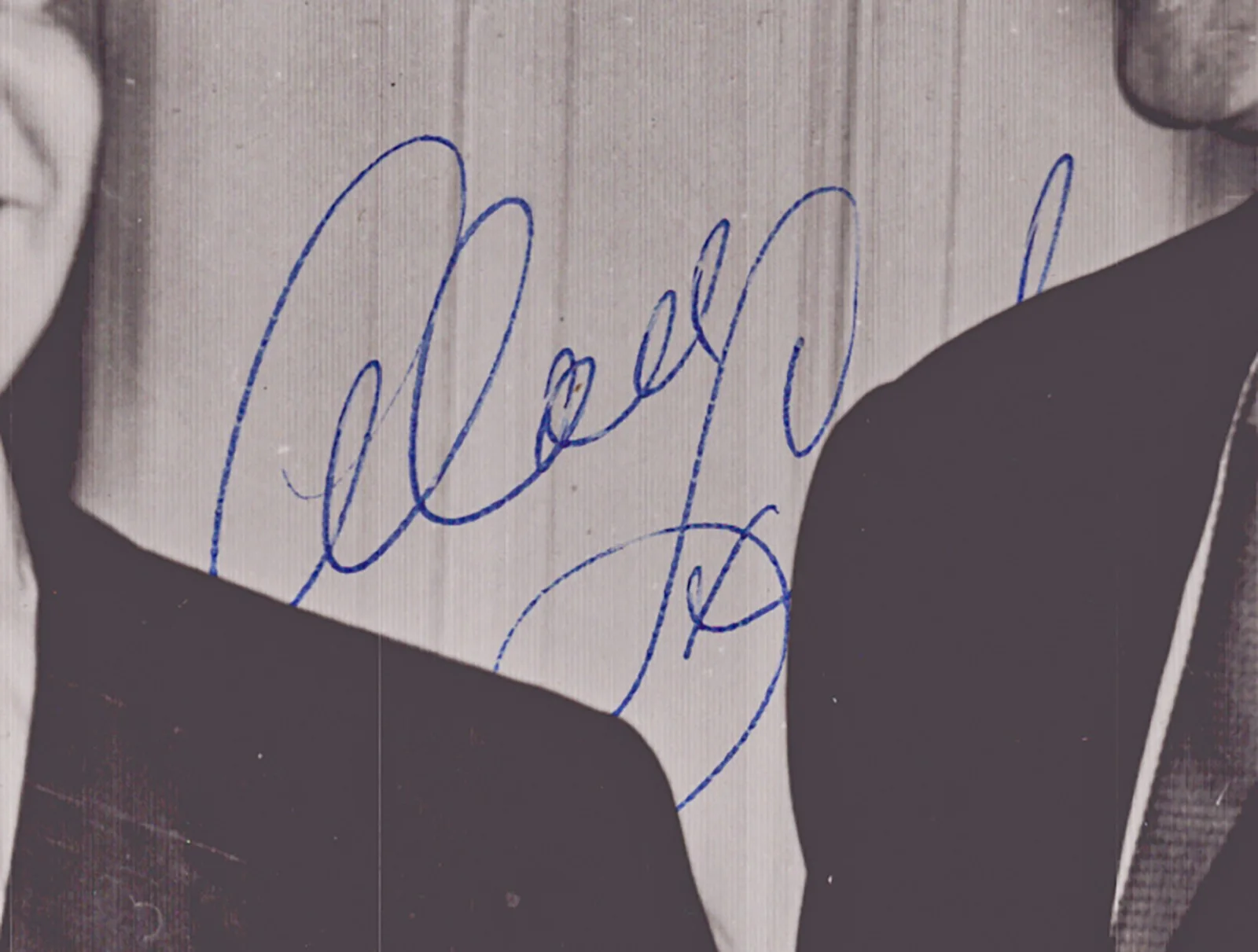 Alan Ladd, Sid Field, Stewart Granger — ALAN LADD - AUTOGRAPHED SIGNED PHOTOGRAPH WITH CO-SIGNERS, изображение 2