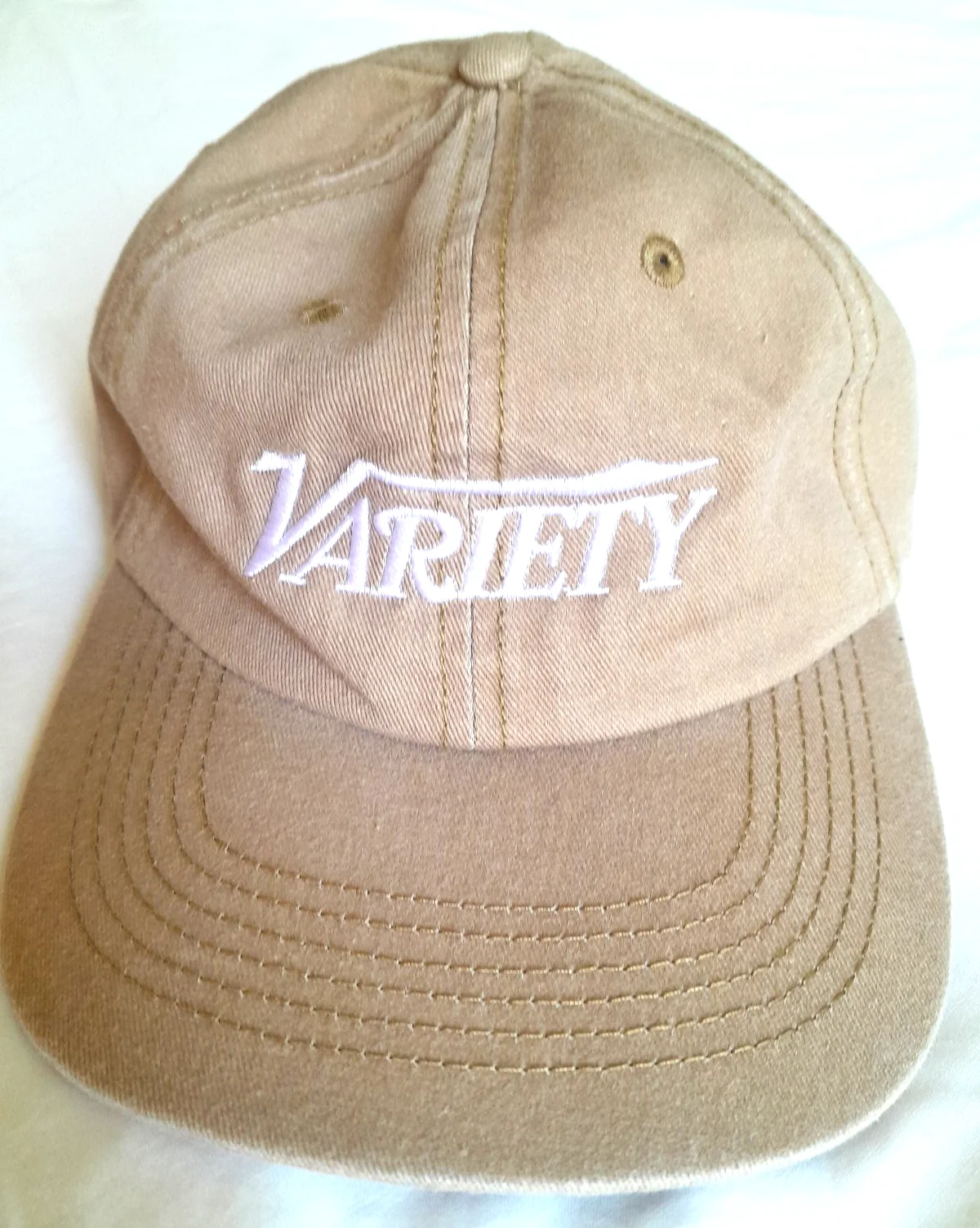 FANTASTIC NEW HOLLYWOOD TRADE PAPER 'VARIETY' BEIGE CANVAS BASEBALL CAP, изображение 3