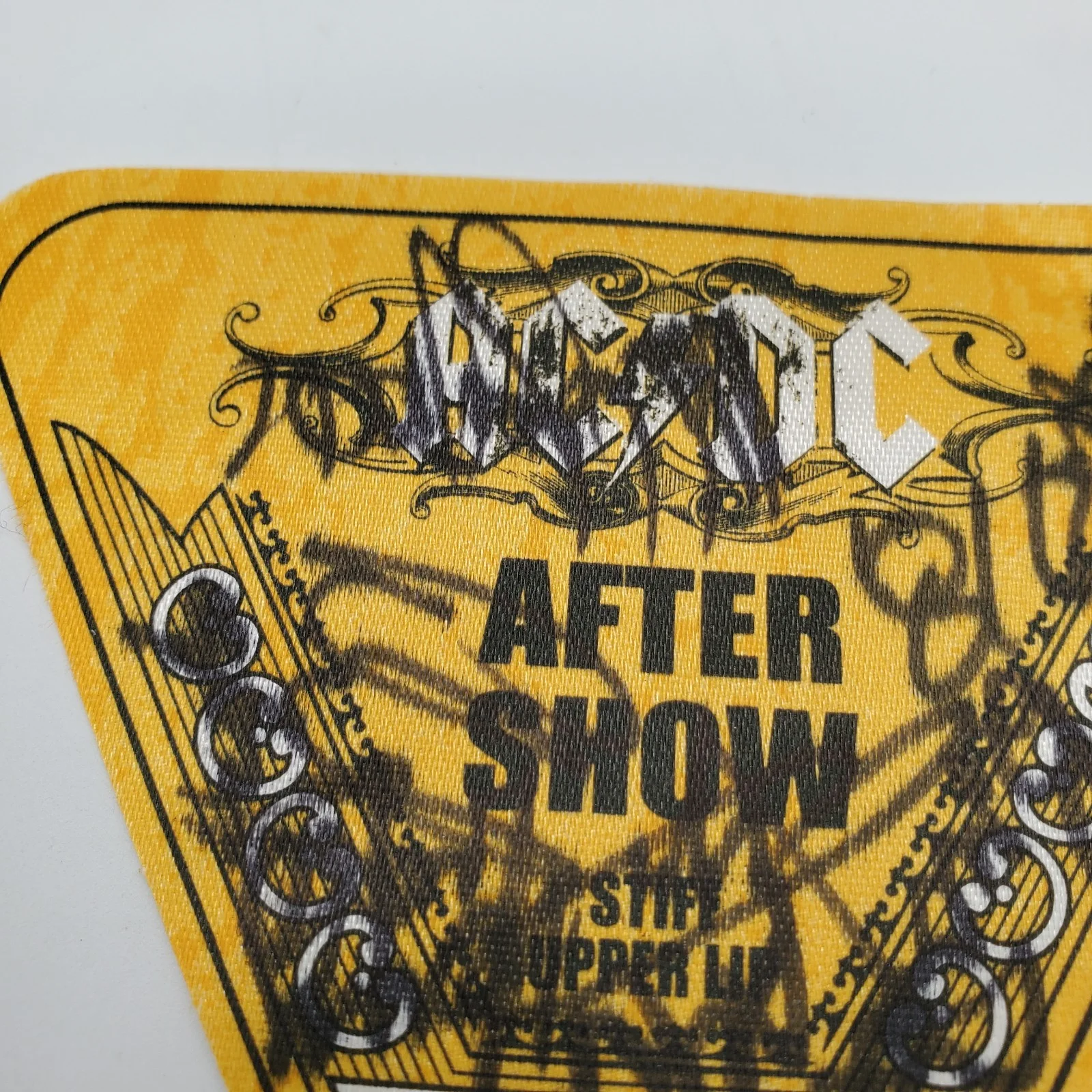 RARE AC/DC FULL BAND Signed After Show Pass Stiff Upper Lip Angus Malcolm Young, изображение 3