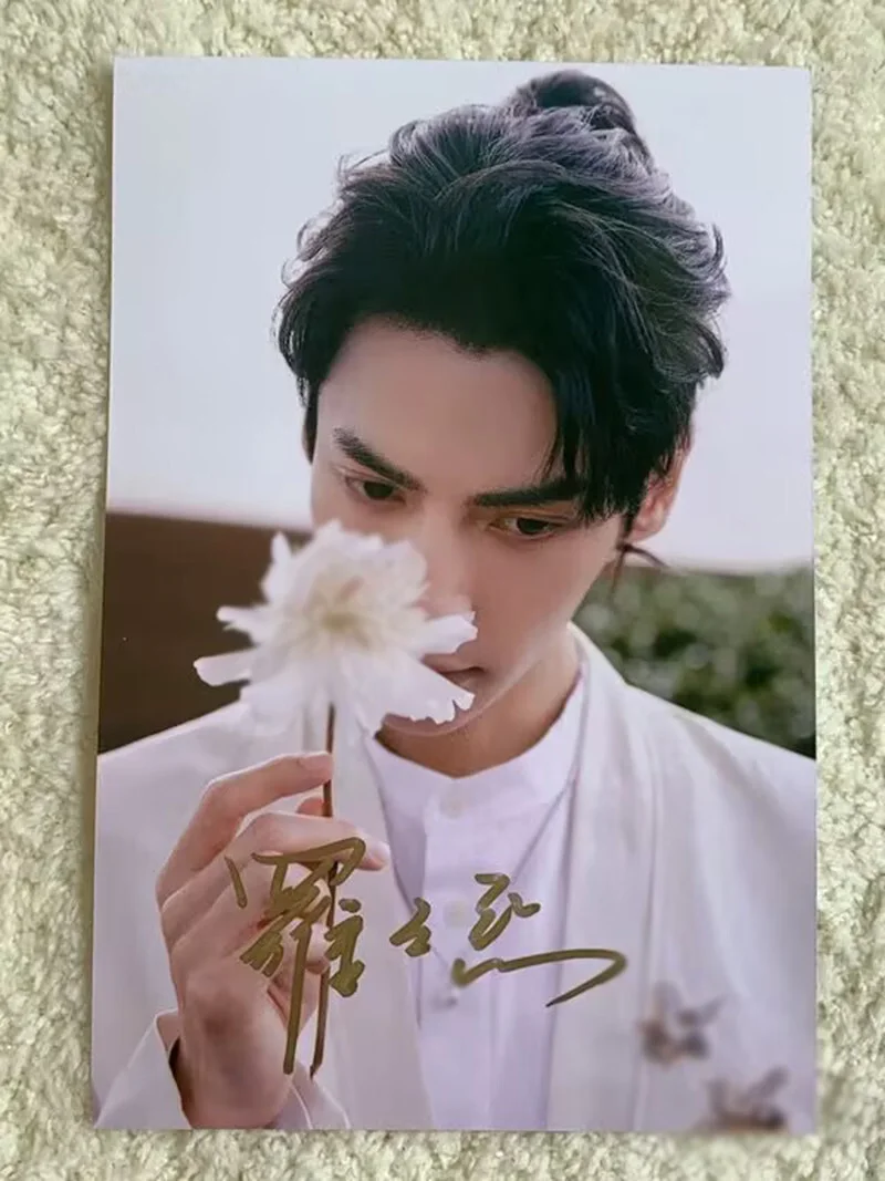 Luo Yunxi 罗云熙 Signed Autographed Photo 6" Collection, image 2
