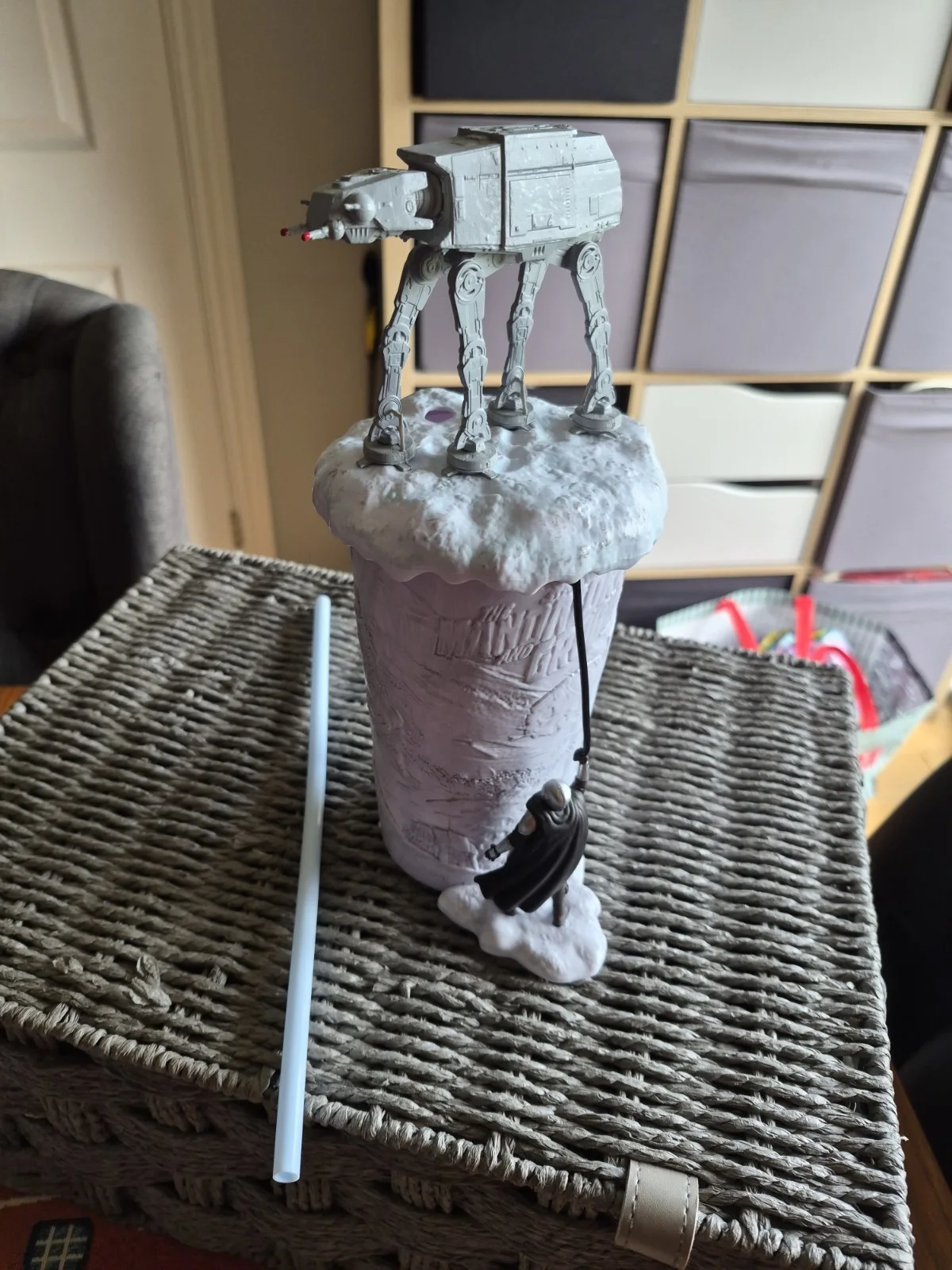 STAR WARS-MANDALORIAN & GROGU UK VUE EXCLUSIVE TOTEM CUP & STRAW...NEW, изображение 2