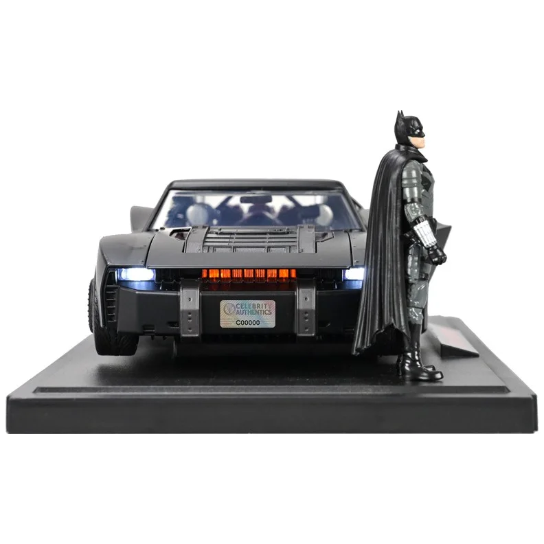 Robert Pattinson — Robert Pattinson Autographed Jada 2022 The Batman 1:18 Scale Die-Cast Batmobile, изображение 4