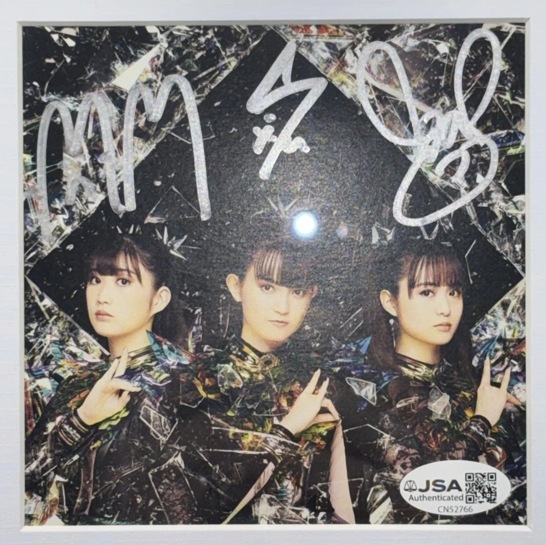 BABYMETAL SIGNED AUTOGRAPHED FRAMED & MATTED CD METAL FORTH JSA COA CN52766, изображение 2