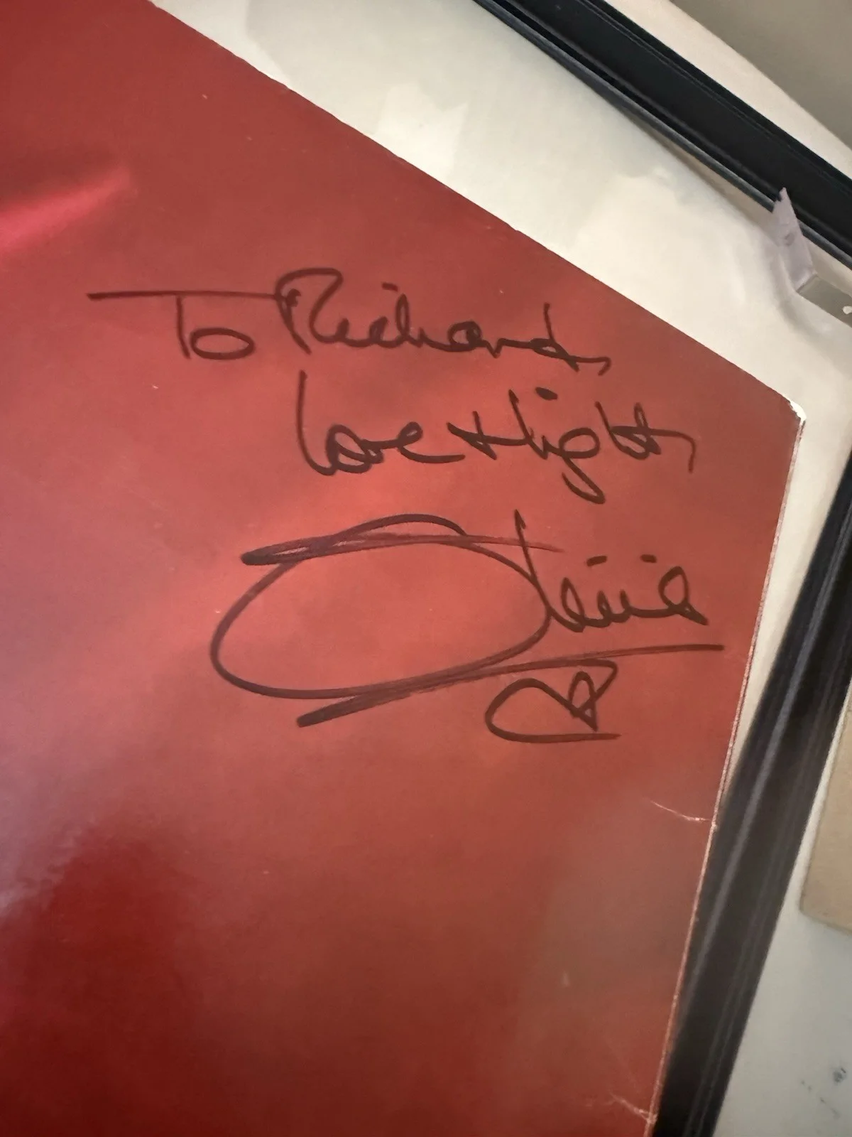 handwritten autograph by the late pop icon Olivia Newton-John., изображение 2