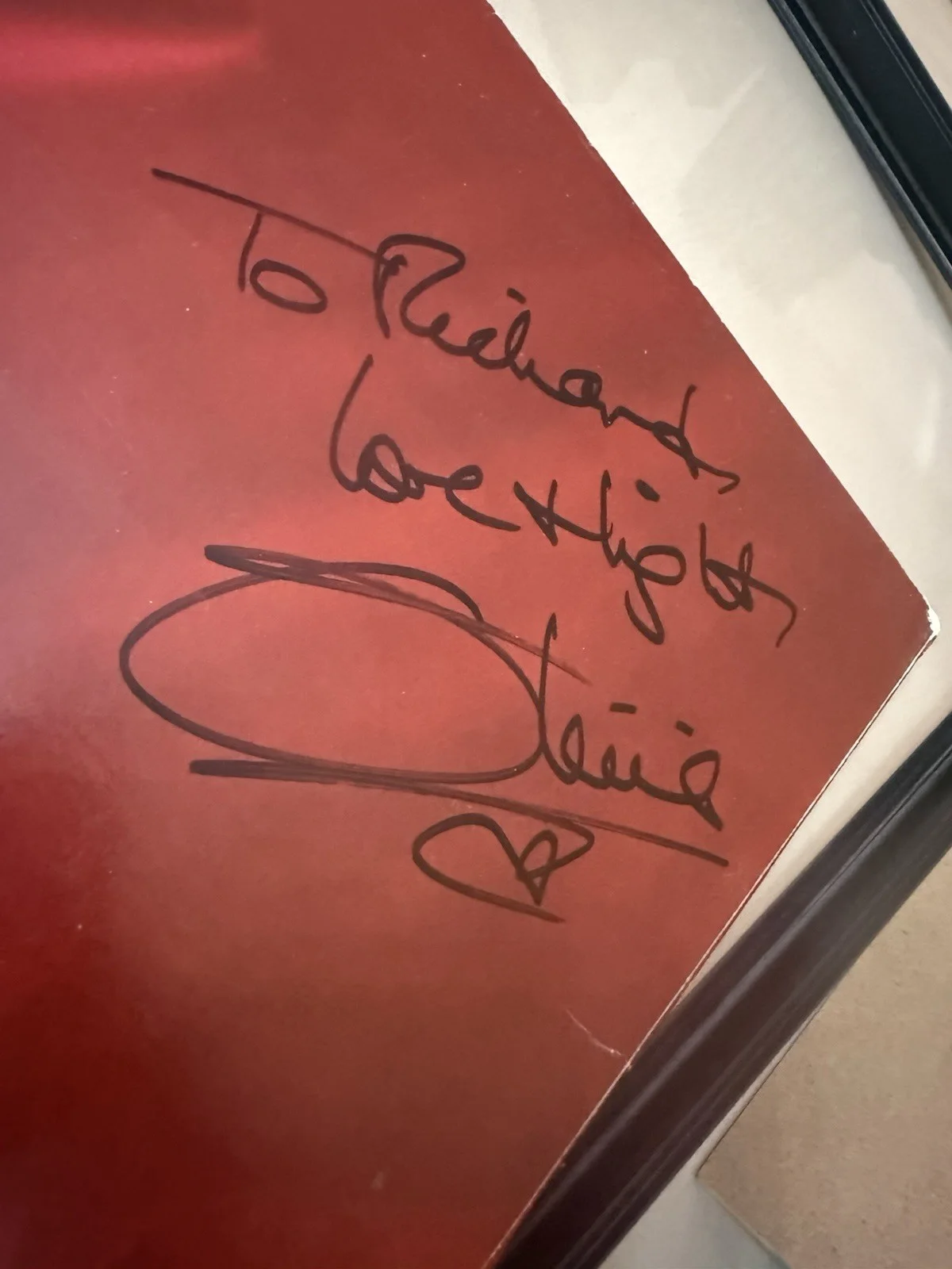handwritten autograph by the late pop icon Olivia Newton-John., изображение 3
