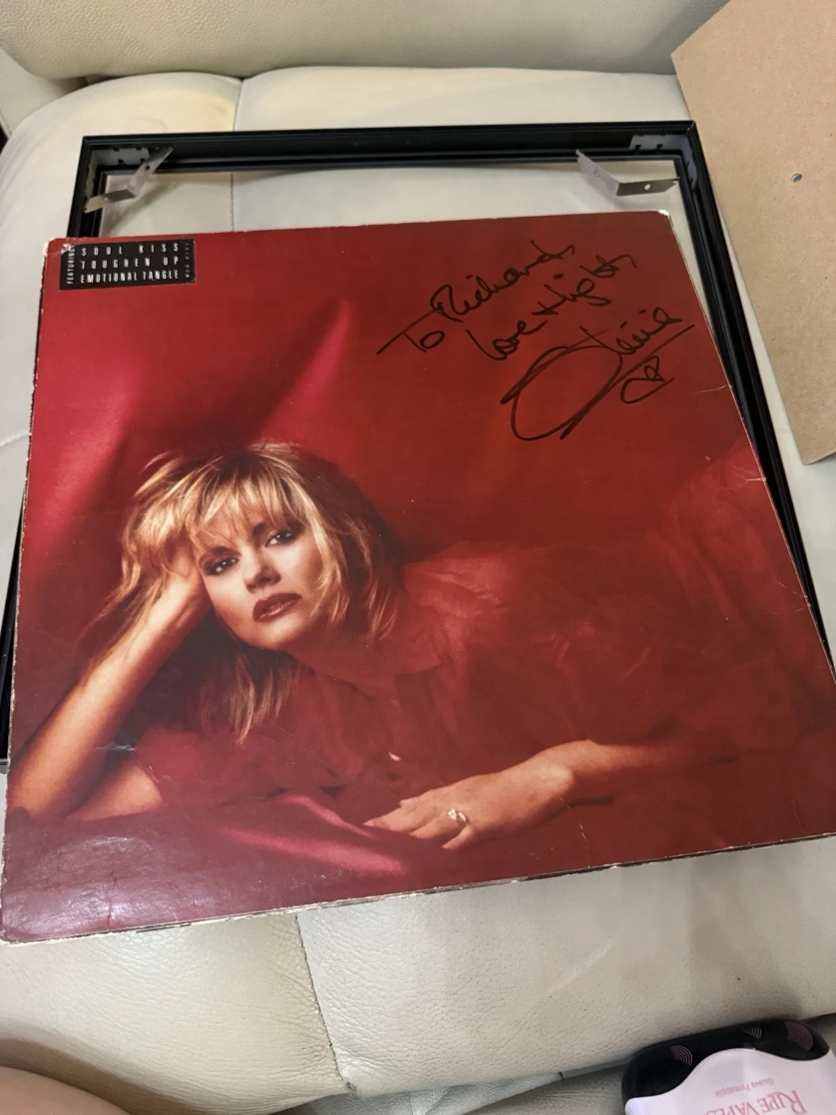handwritten autograph by the late pop icon Olivia Newton-John., изображение 5