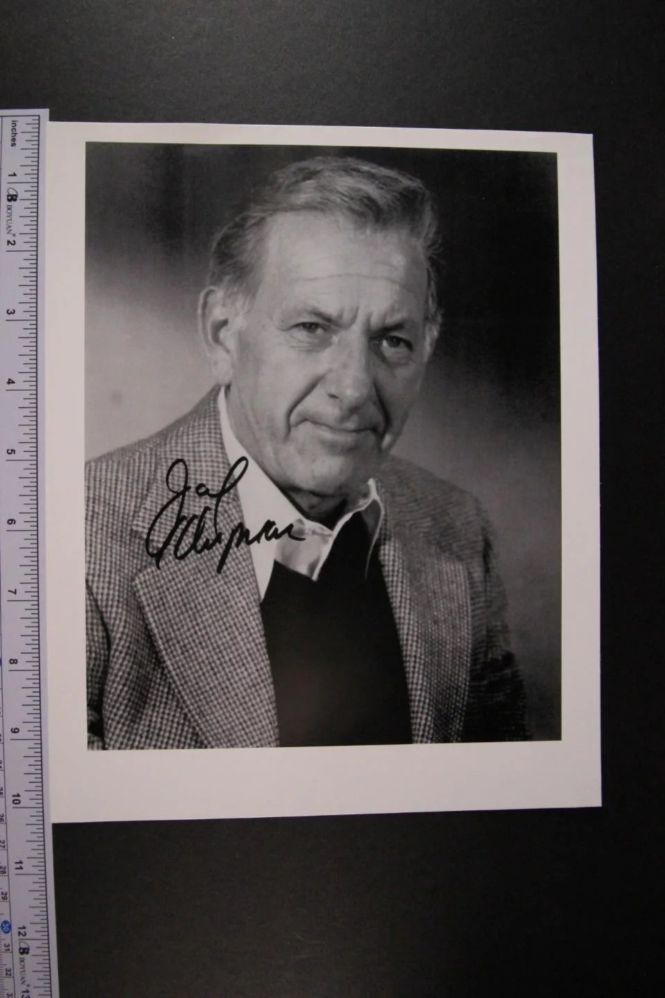 Jack Klugman — JACK KLUGMAN (1922-2012) (QUINCY M.E.~THE ODD COUPLE) AUTOGRAPH PHOTO~