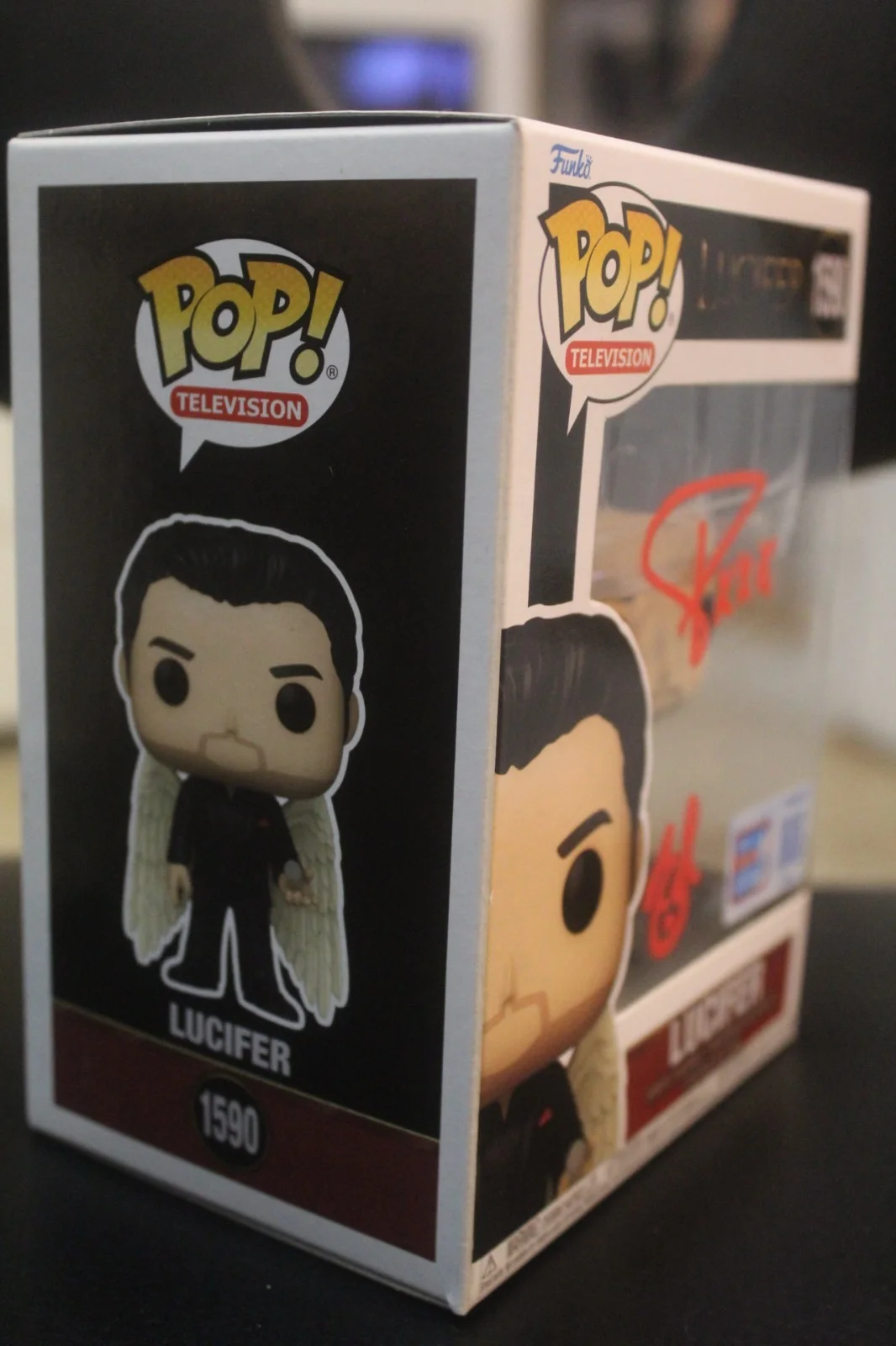 Tom Ellis — Signed Funko Pop Television #1590 - Lucifer - Tom Ellis + COA, изображение 2