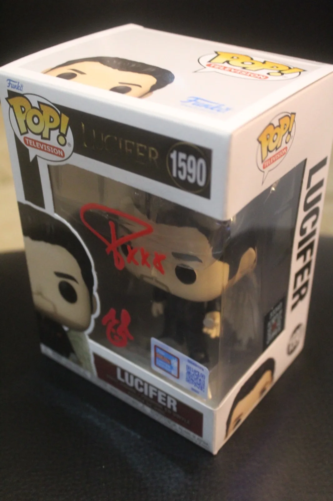 Tom Ellis — Signed Funko Pop Television #1590 - Lucifer - Tom Ellis + COA, изображение 5