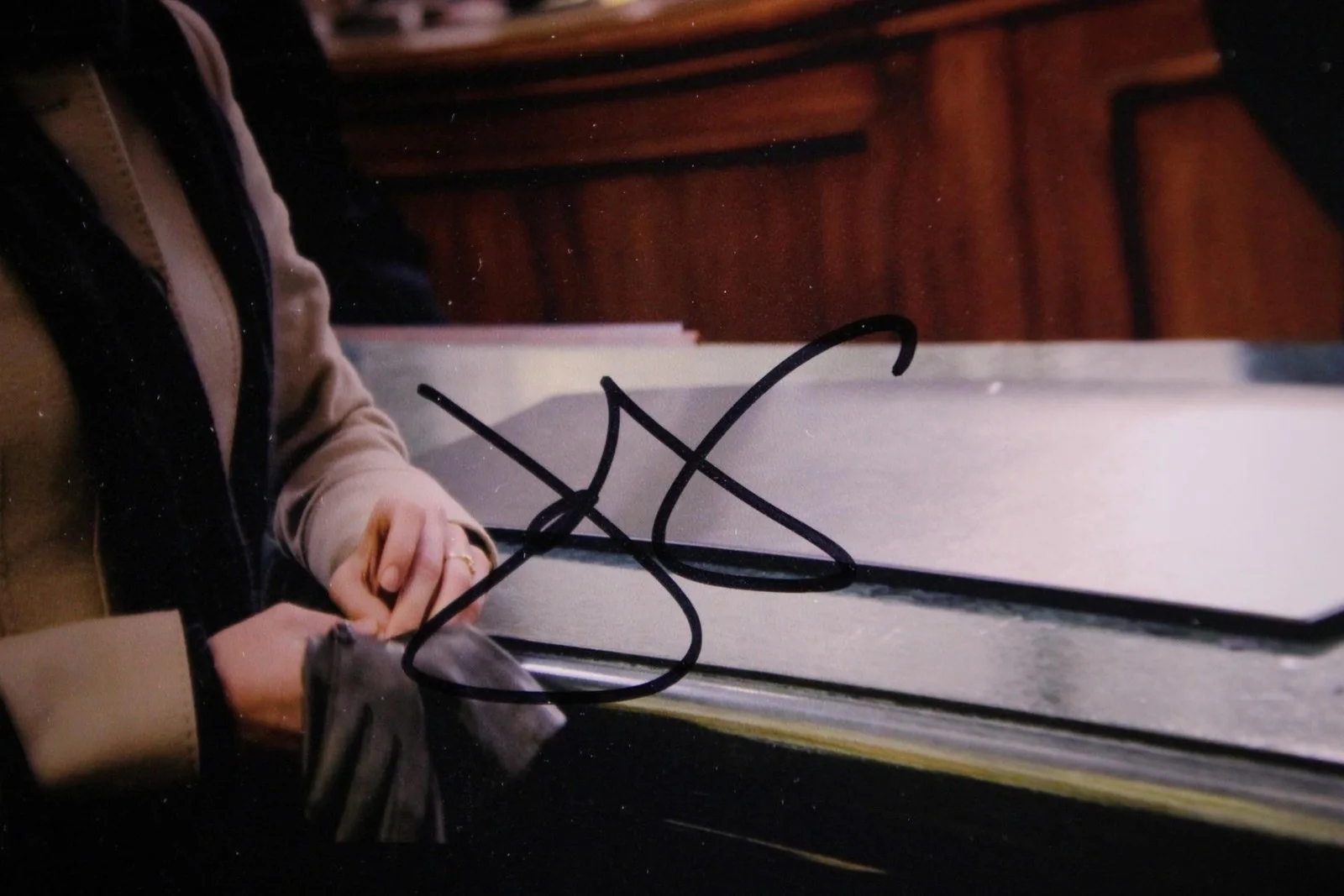January Jones — JANUARY JONES (X-MEN~LOVE ACTUALLY~WE ARE MARSHALL) AUTOGRAPH PHOTO~, image 2