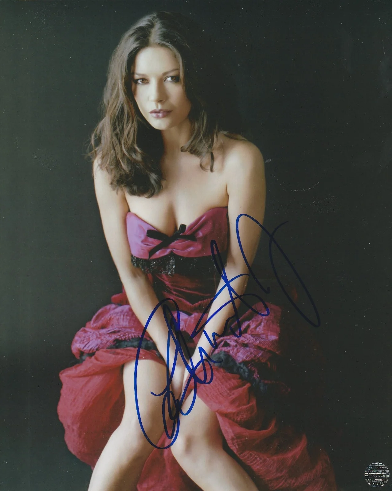 Catherine Zeta-Jones — Catherine Zeta-Jones Autographed Red Hot Sexy 8x10 Photo with COA/Hologram
