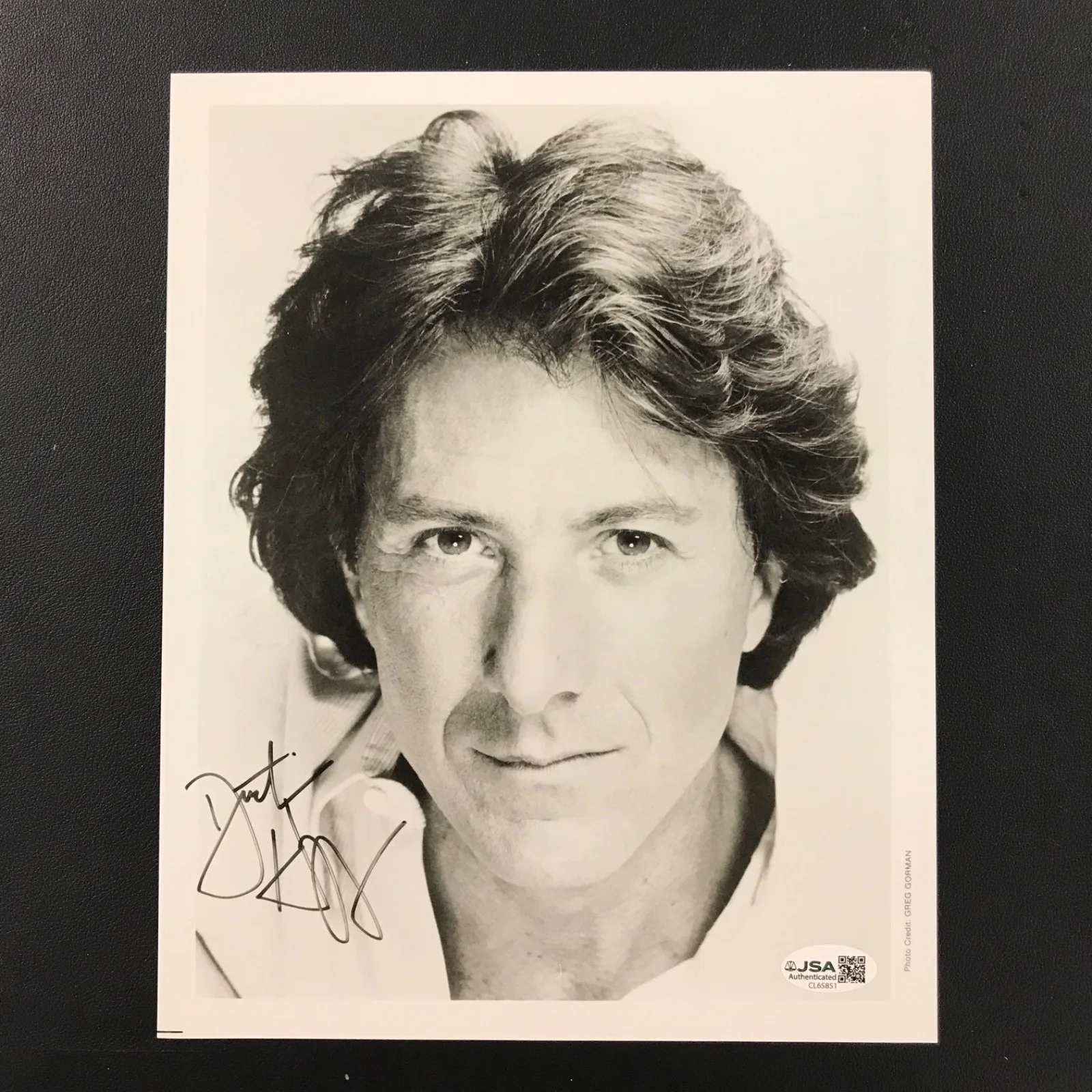 Dustin Hoffman — Dustin Hoffman Actor Signed B/W Photo 8x10 JSA Rain Man Academy Award Winner!, image 2