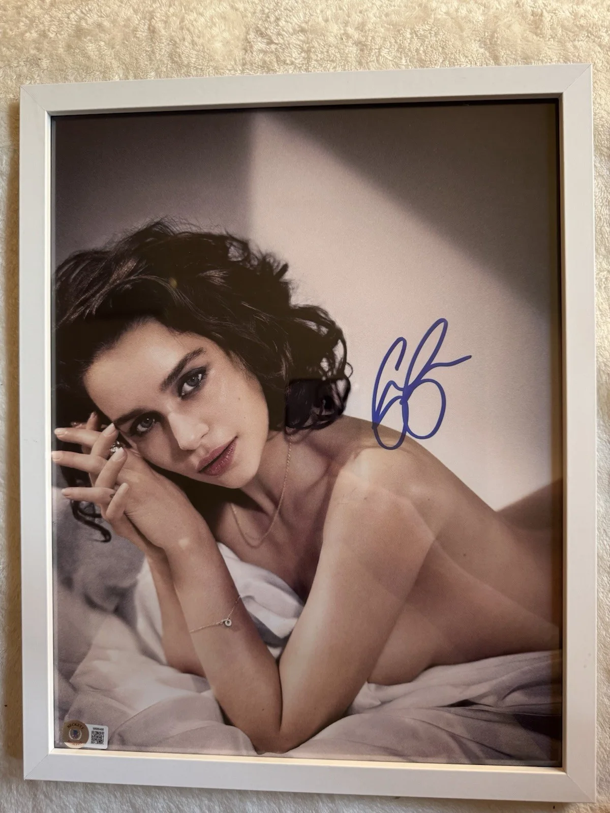 Emilia Clarke — Emilia Clarke Signed 11x14 Photo Beckett BAS Witnessed