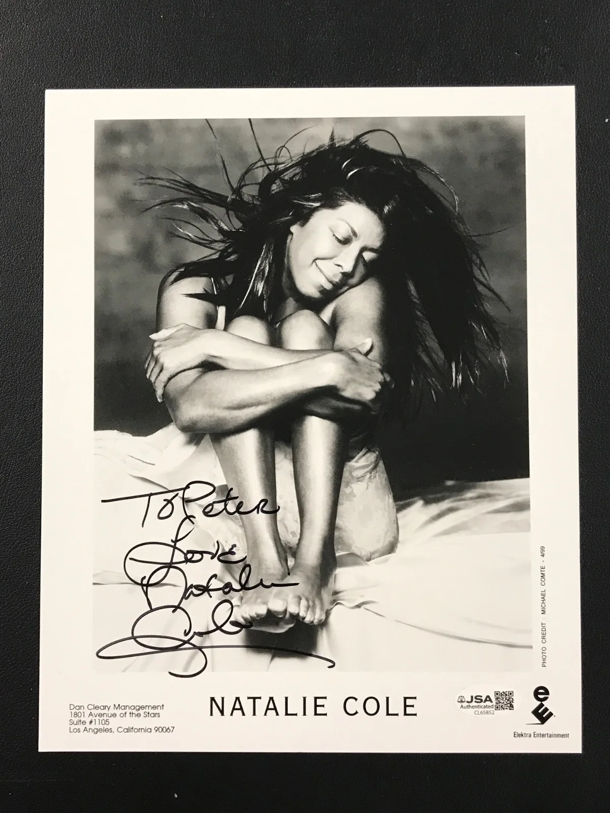 Natalie Cole Singer Signed 8x10 B/W Photo JSA Auto "To Peter Love" (d. 2015), image 2