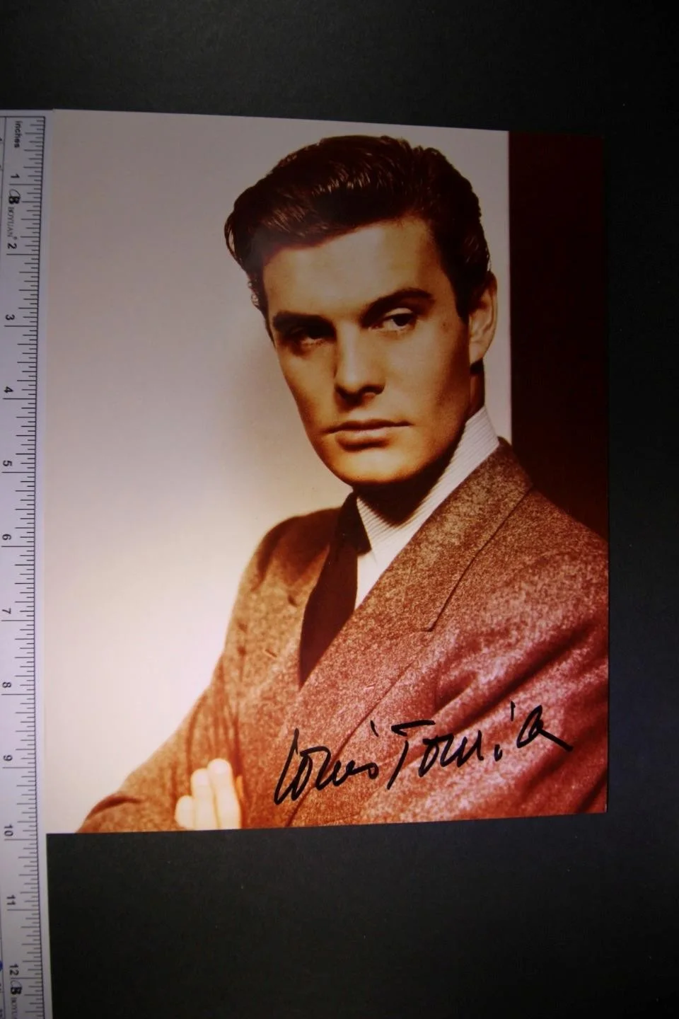 Louis Jourdan — LOUIS JOURDAN (1921-2015) (V.I.P.S~GIGI~COUNT DRACULA) AUTOGRAPH PHOTO~