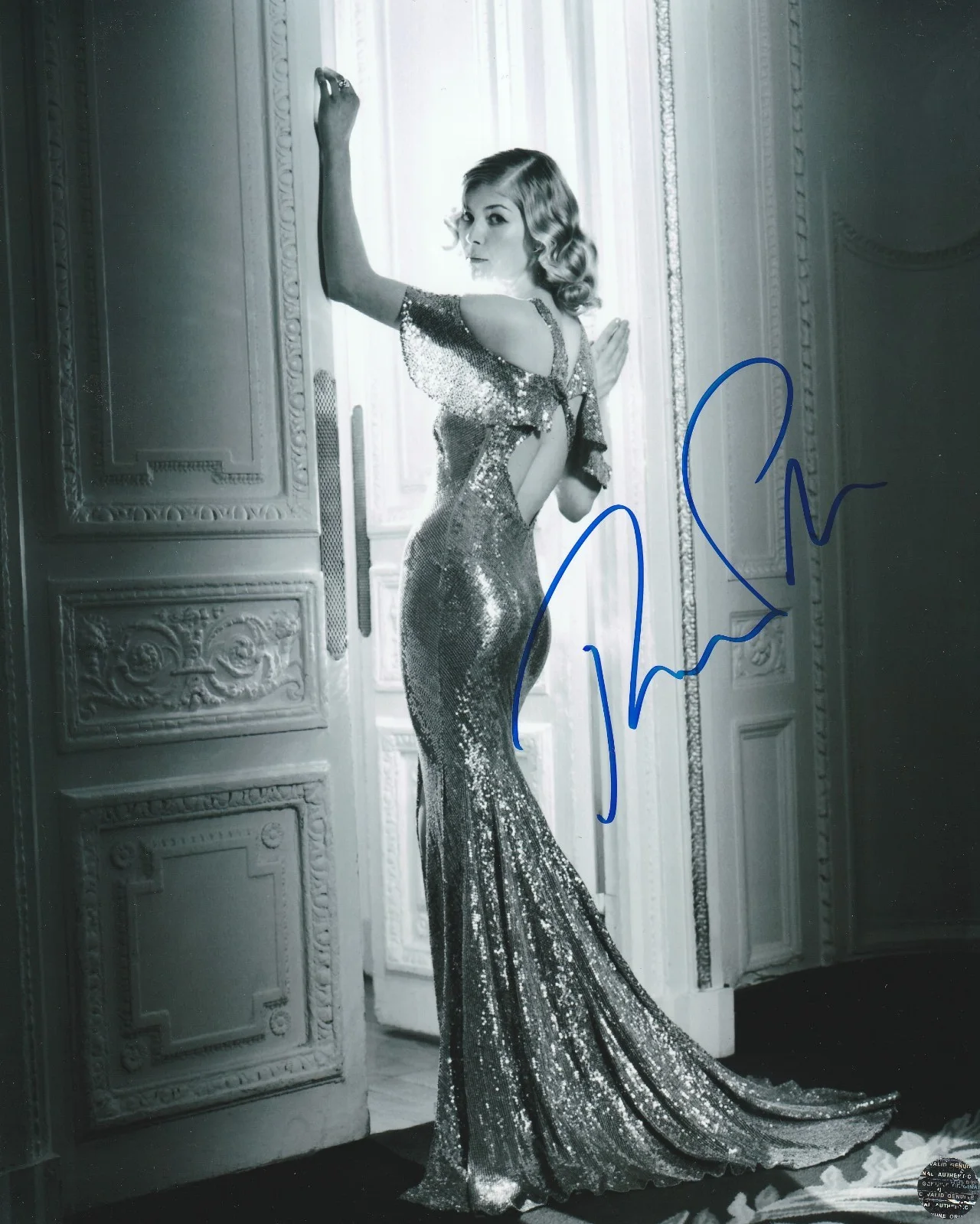 Rosamund Pike — Rosamund Pike Signed Autographed Sexy Hot 8x10 Photo with COA/Matching Hologram
