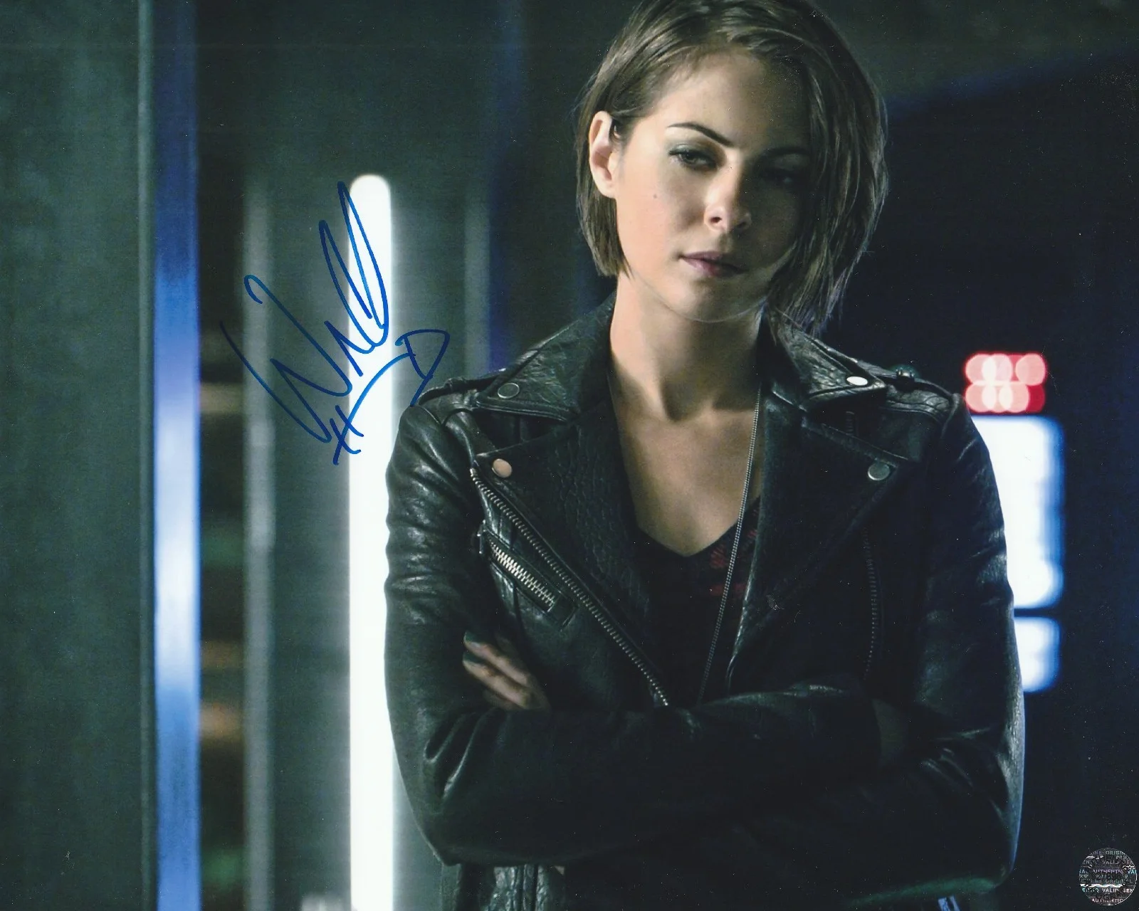 Willa Holland — Willa Holland Autographed Arrow/The Flash 8x10 Photo with COA/Matching Hologram