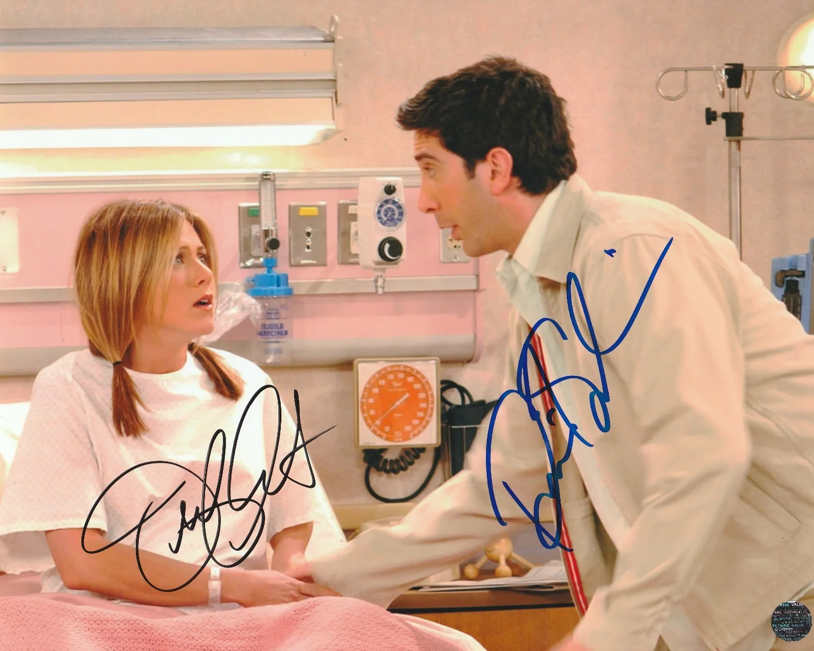 Jennifer Aniston & David Schwimmer — Jennifer Aniston & David Schwimmer Autographed Friends 8x10 Photo with COA/Holo