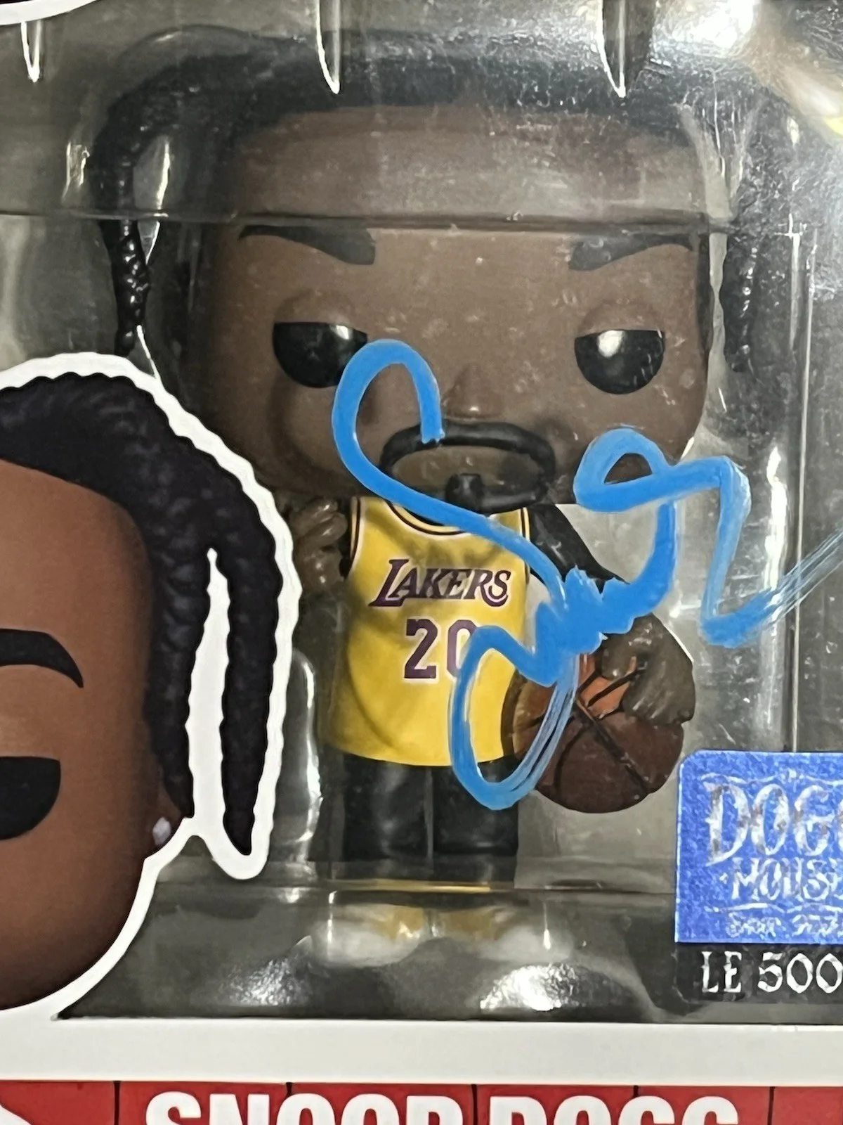 Snoop Dogg — Snoop Dogg Signed Funko Pop #302 Limited Edition 5000 Yellow Lakers PROOF PICS, image 4