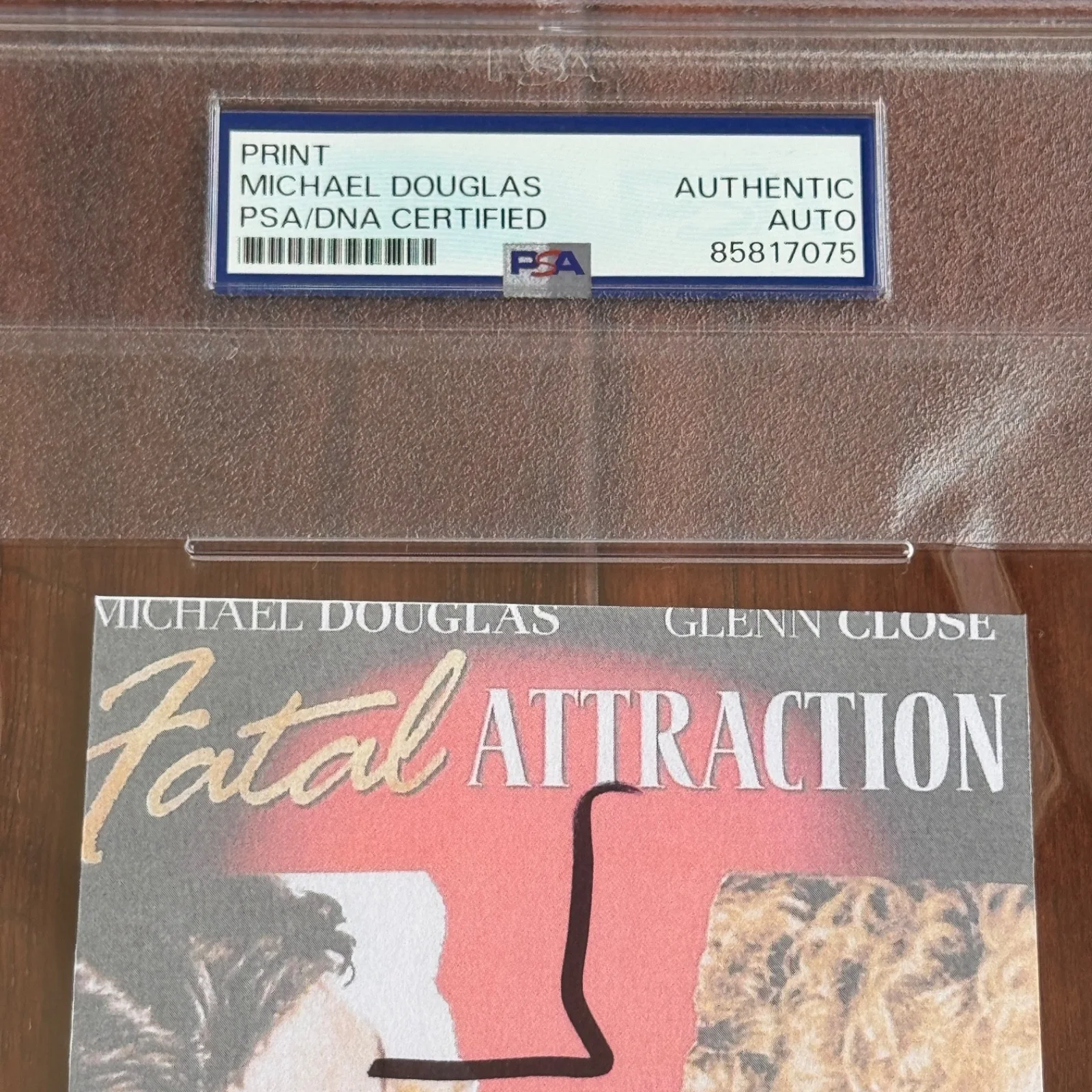MICHAEL DOUGLAS Autograph FATAL ATTRACTION Souvenir Movie Print Signed * PSA, изображение 3
