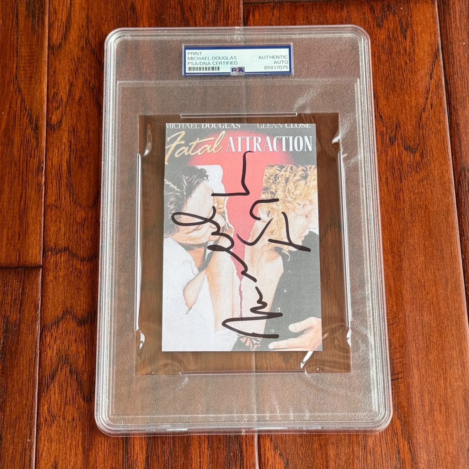 MICHAEL DOUGLAS Autograph FATAL ATTRACTION Souvenir Movie Print Signed * PSA, изображение 4