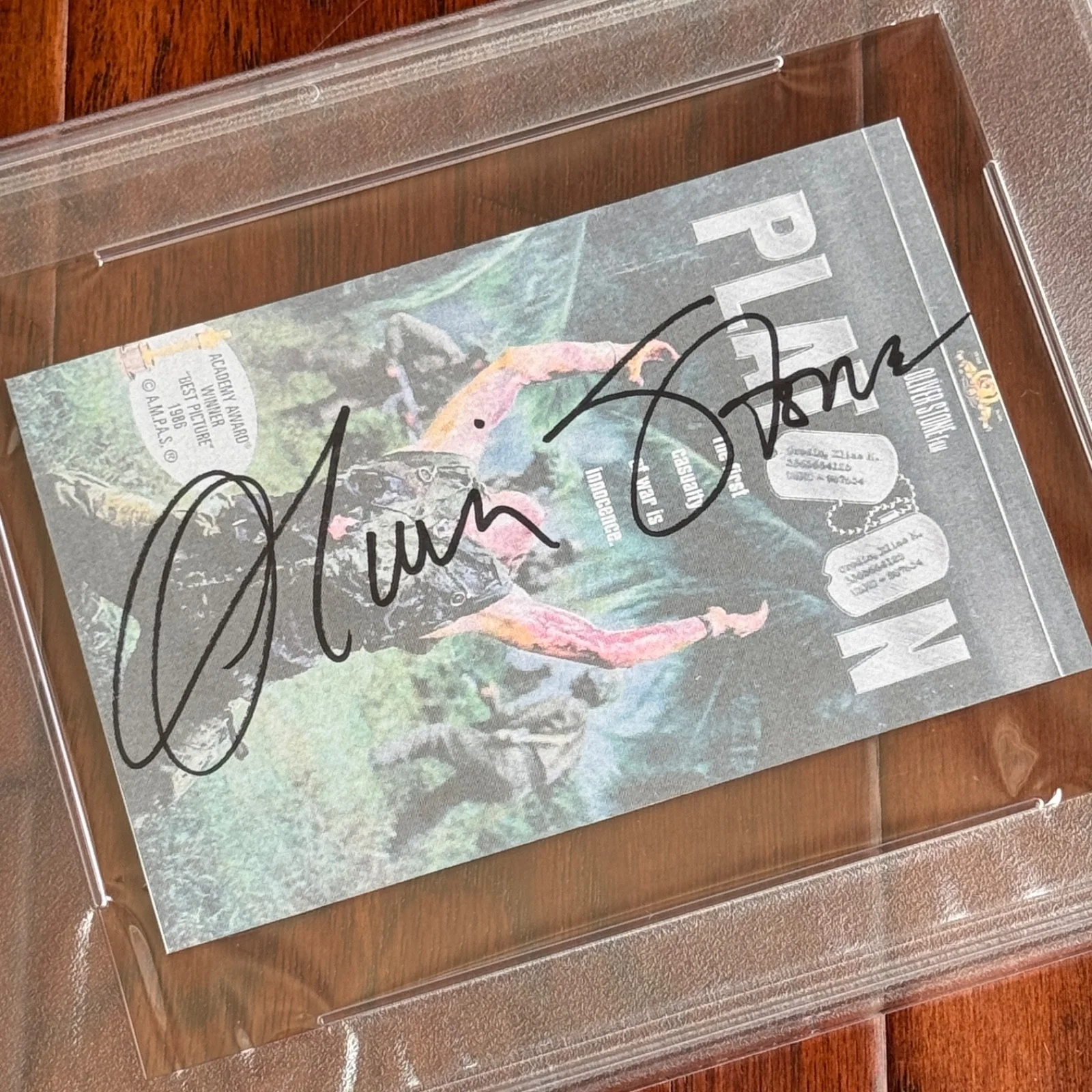 OLIVER STONE Autograph PLATOON Souvenir Movie Print Signed * PSA, изображение 5
