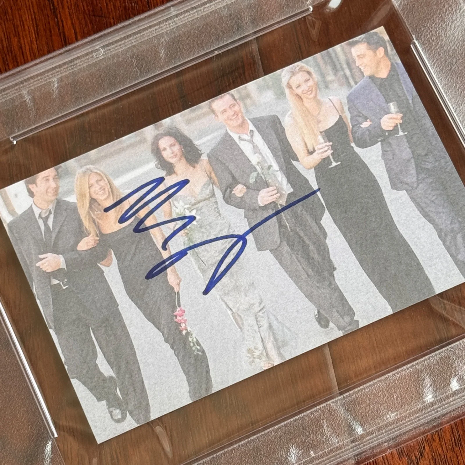 MATTHEW PERRY Autograph FRIENDS Souvenir Print Signed CHANDLER BING * PSA, изображение 2