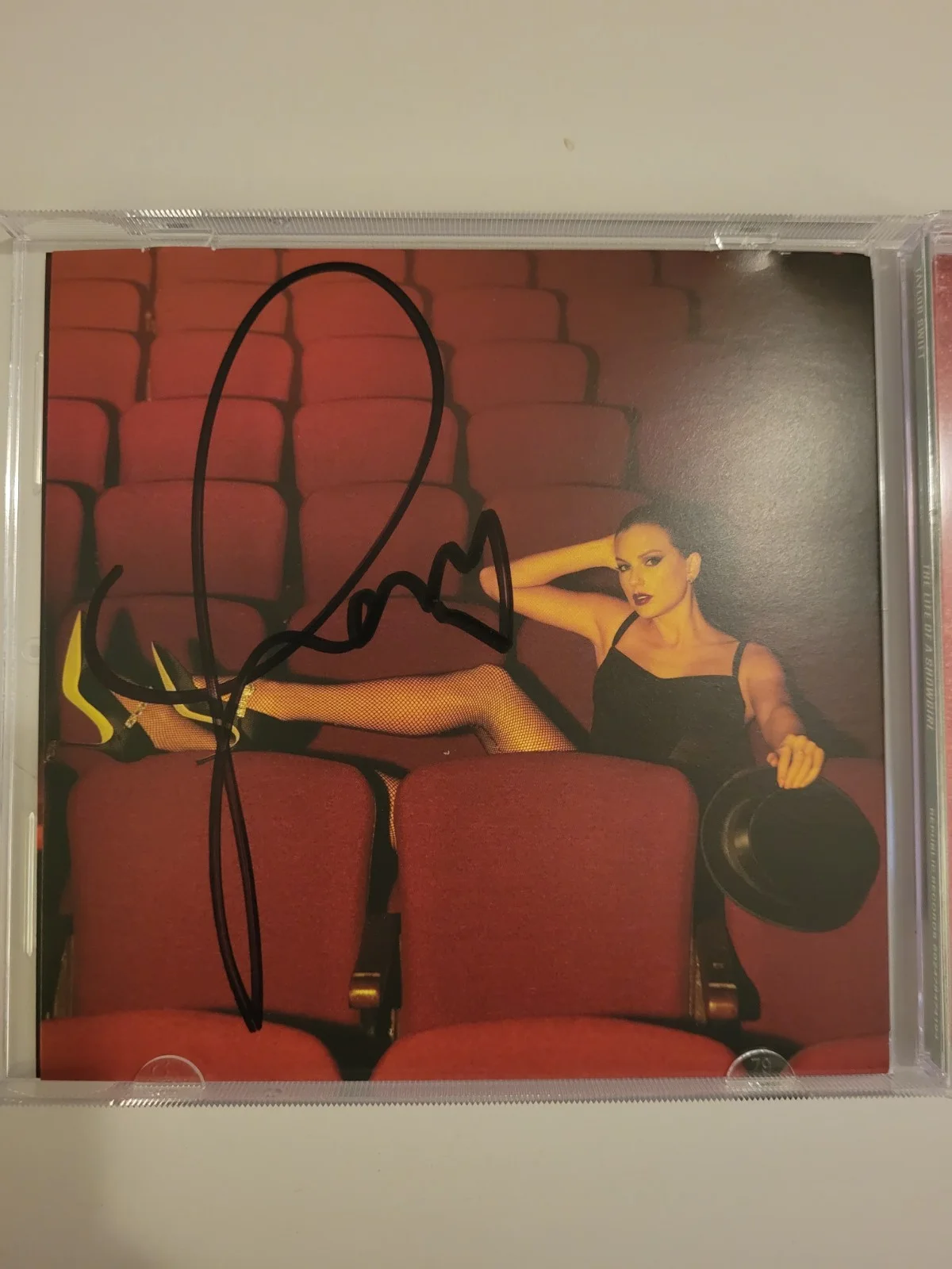 Taylor Swift Signed LONG SIGNATURE Heart The Life Of A Showgirl CD Photo 4, изображение 2