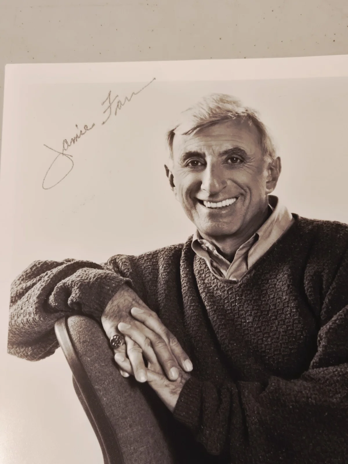 Jamie Farr — Autographed JAMIE FARR 8x10 Promo Photo - M*A*S*H* Star, "Cpl. Maxwell Klinger", изображение 3