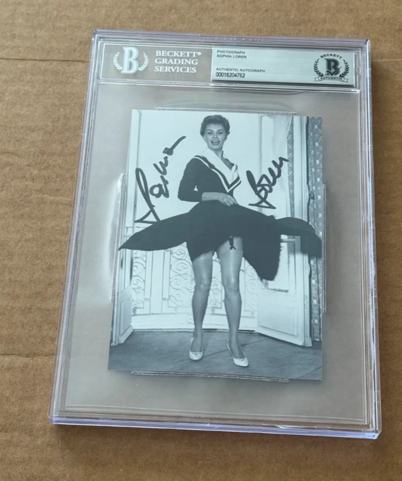 Sophia Loren — ACTRESS SOPHIA LOREN SIGNED 4X6 PHOTO ENCAPSULATED BECKETT BAS #6