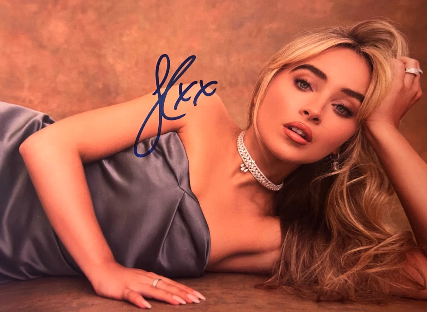 SABRINA CARPENTER Signed Original 8x10" Authentic Autograph GENUINE w/COA, image 3