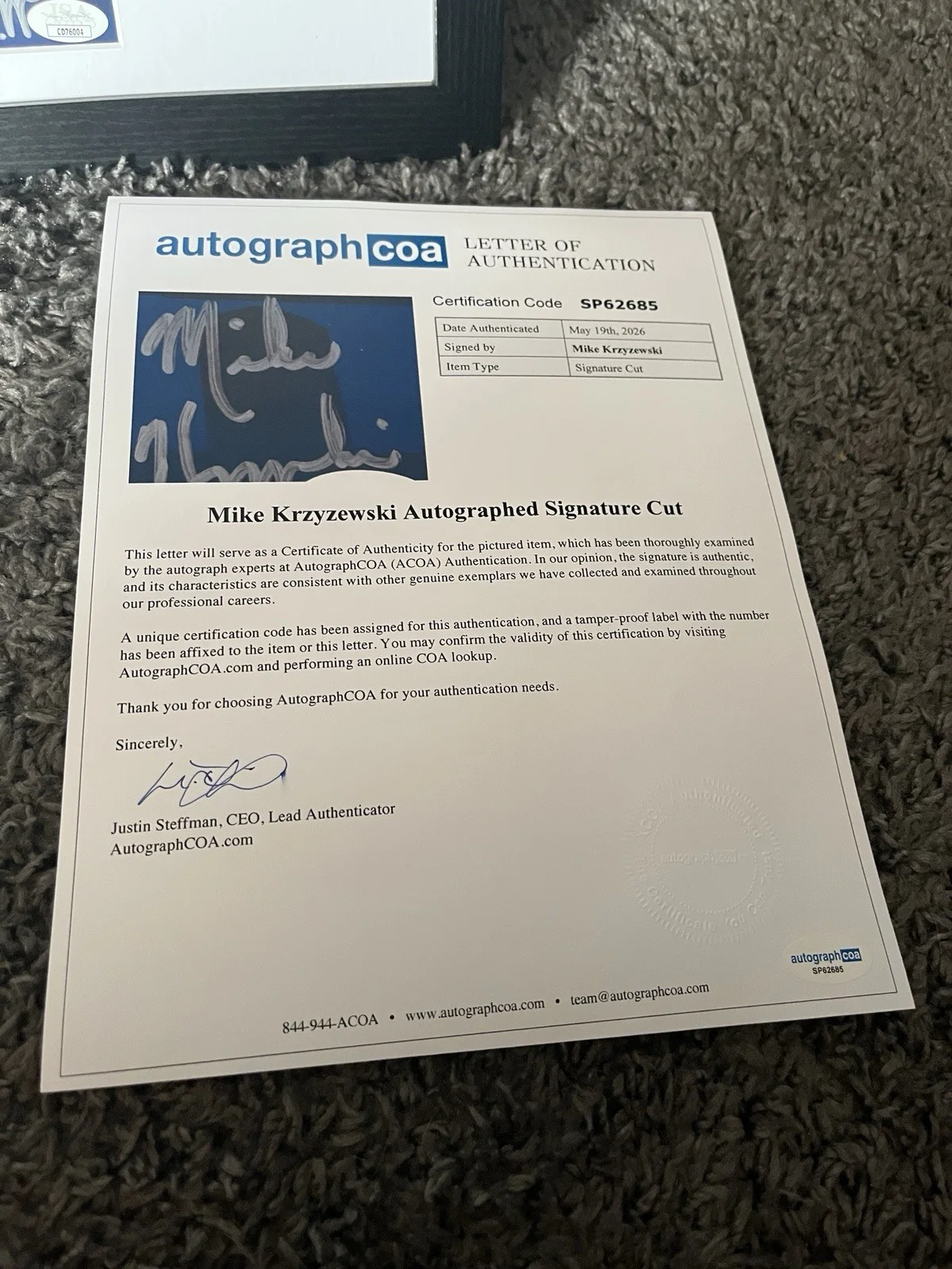 Mike Krzyzewski — Mike Krzyzewski Autographed Signed 11x14 Framed Display Cut ACOA JSA ACOA LEGEN, image 2