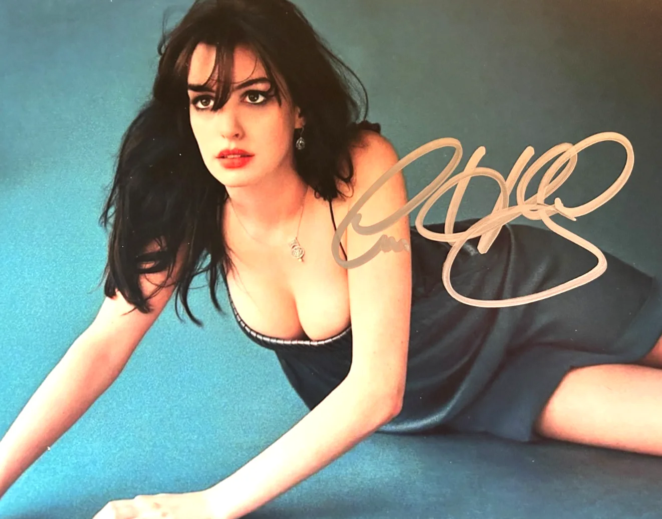 Anne Hathaway — Anne Hathaway Signed (Devil Wears Prada) Original Authentic Autograph w/COA, image 3